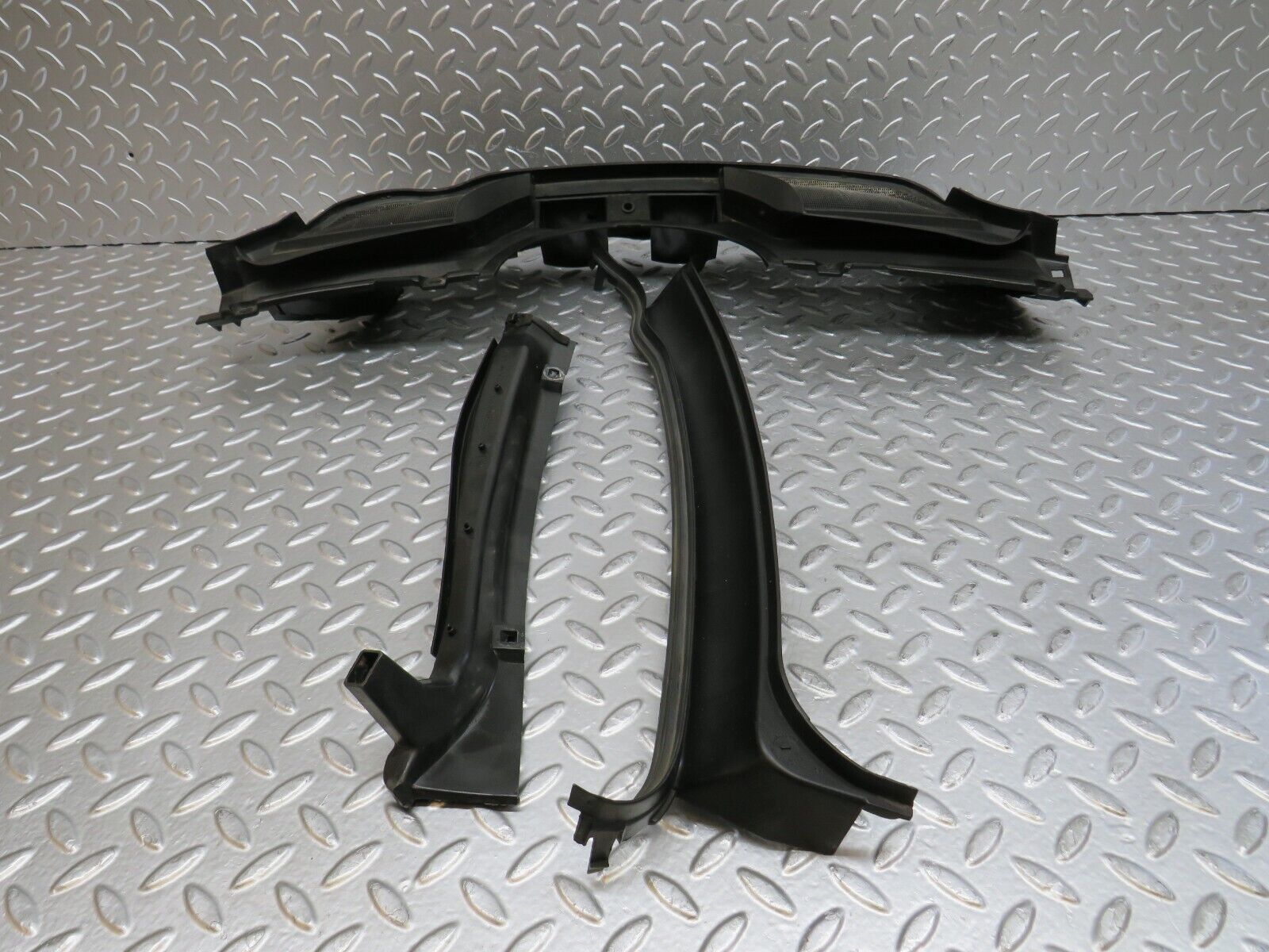 29613 Mercedes-Benz W124 230E Water Drain 1246202667 1246200978 1246200778