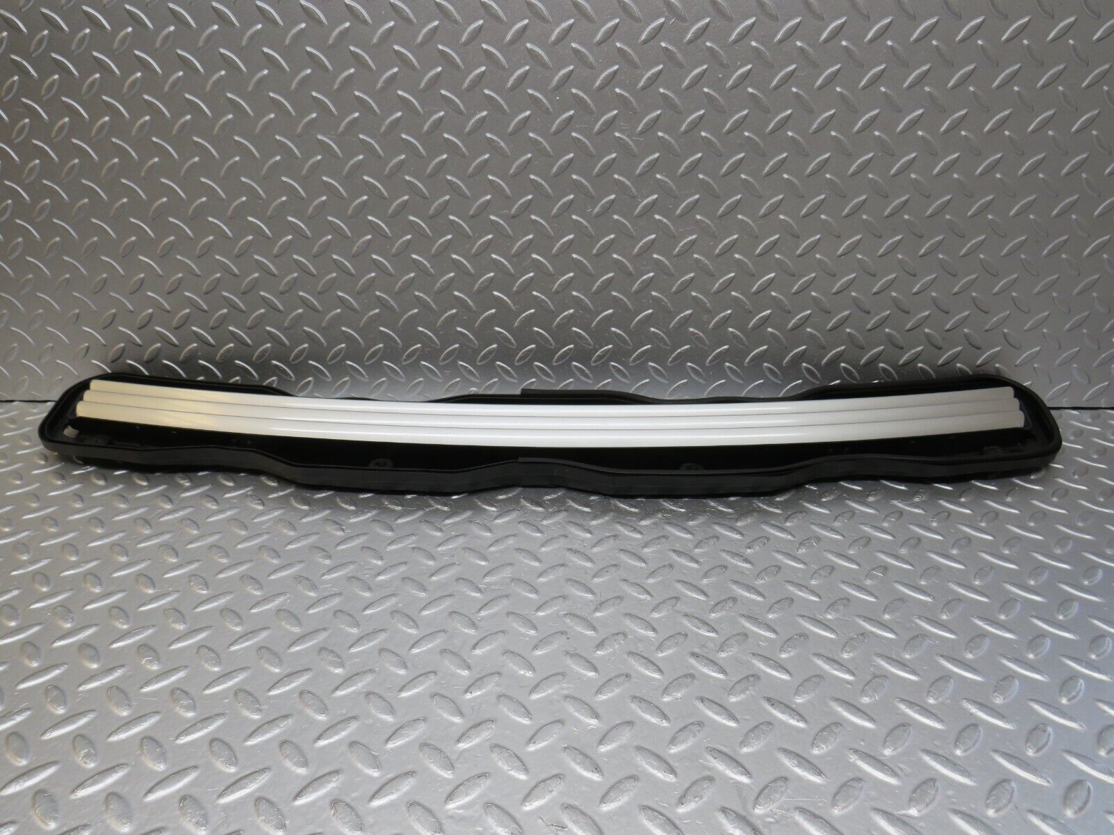 34711 Mercedes-Benz W210 320E Bonnet Upper Grill 2108800805