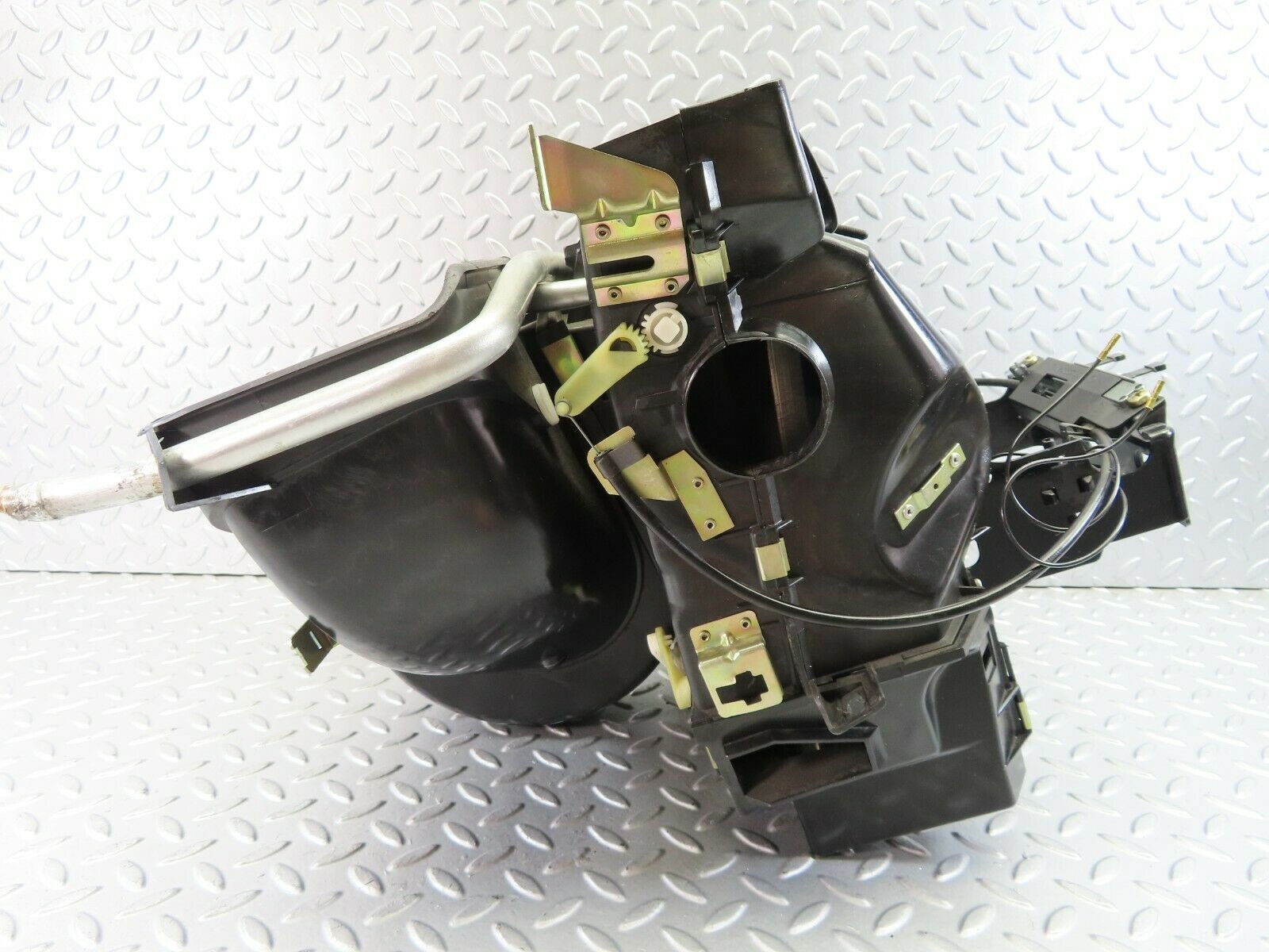 7670 Mercedes-Benz S123 230TE Wagon Heater Box Blower Housing Behr 1238300508