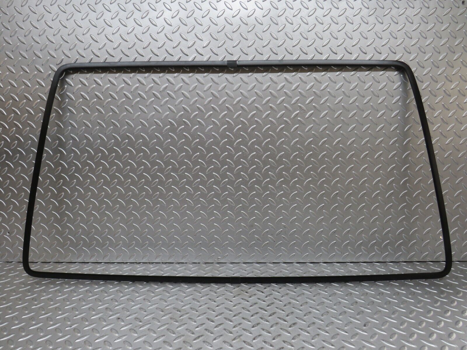 27823 Mercedes-Benz S124 300TE Wagon Tailgate Windscreen Frame