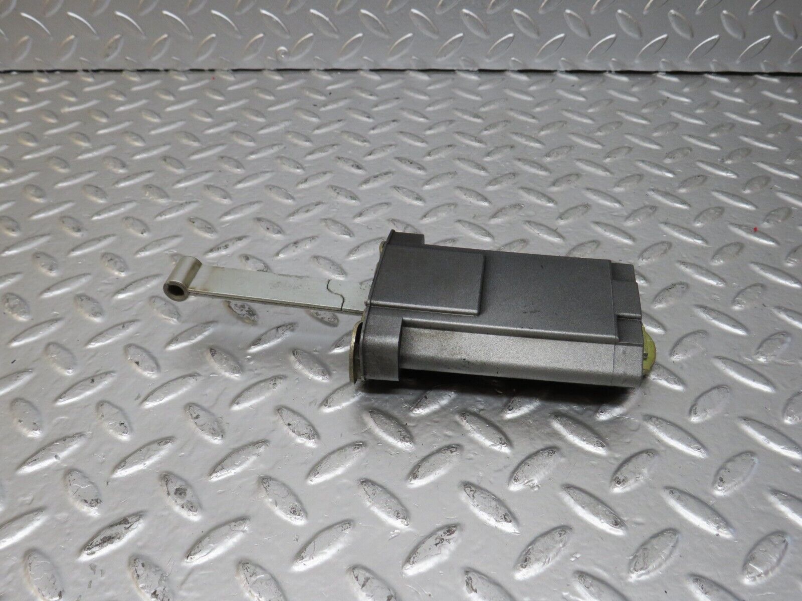 24752 Mercedes-Benz W140 S320 Rear Door Safety Check Strap