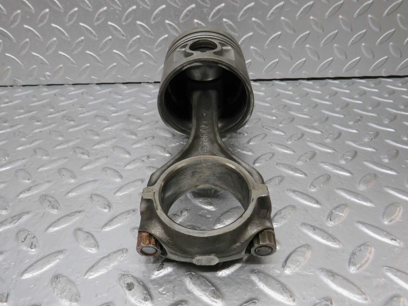 32932 Mercedes-Benz W123 300D Piston With Connecting Rod 90.875 mm 61502