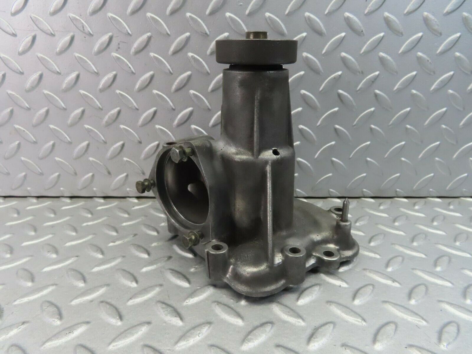 8498 Mercedes-Benz W116 Water Pump 1172010101