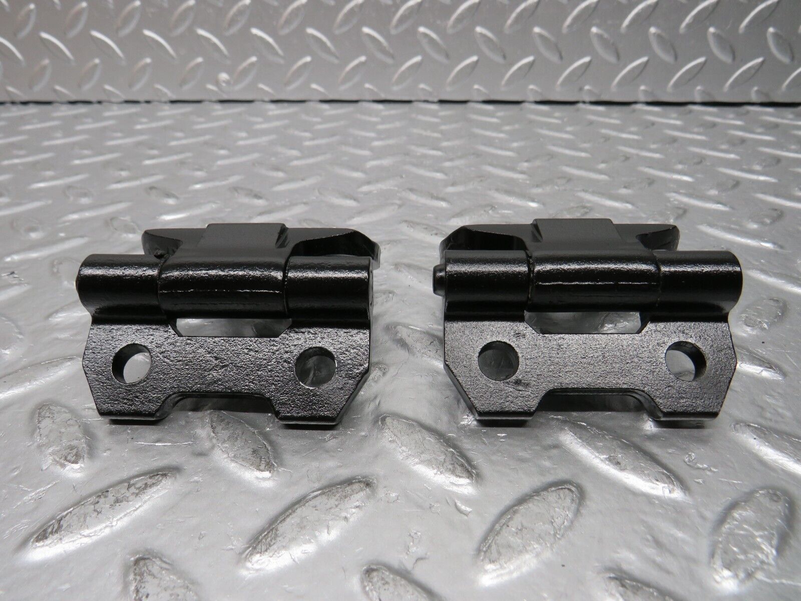 30391 Mercedes-Benz W124 230E Right Door Hinge Pair