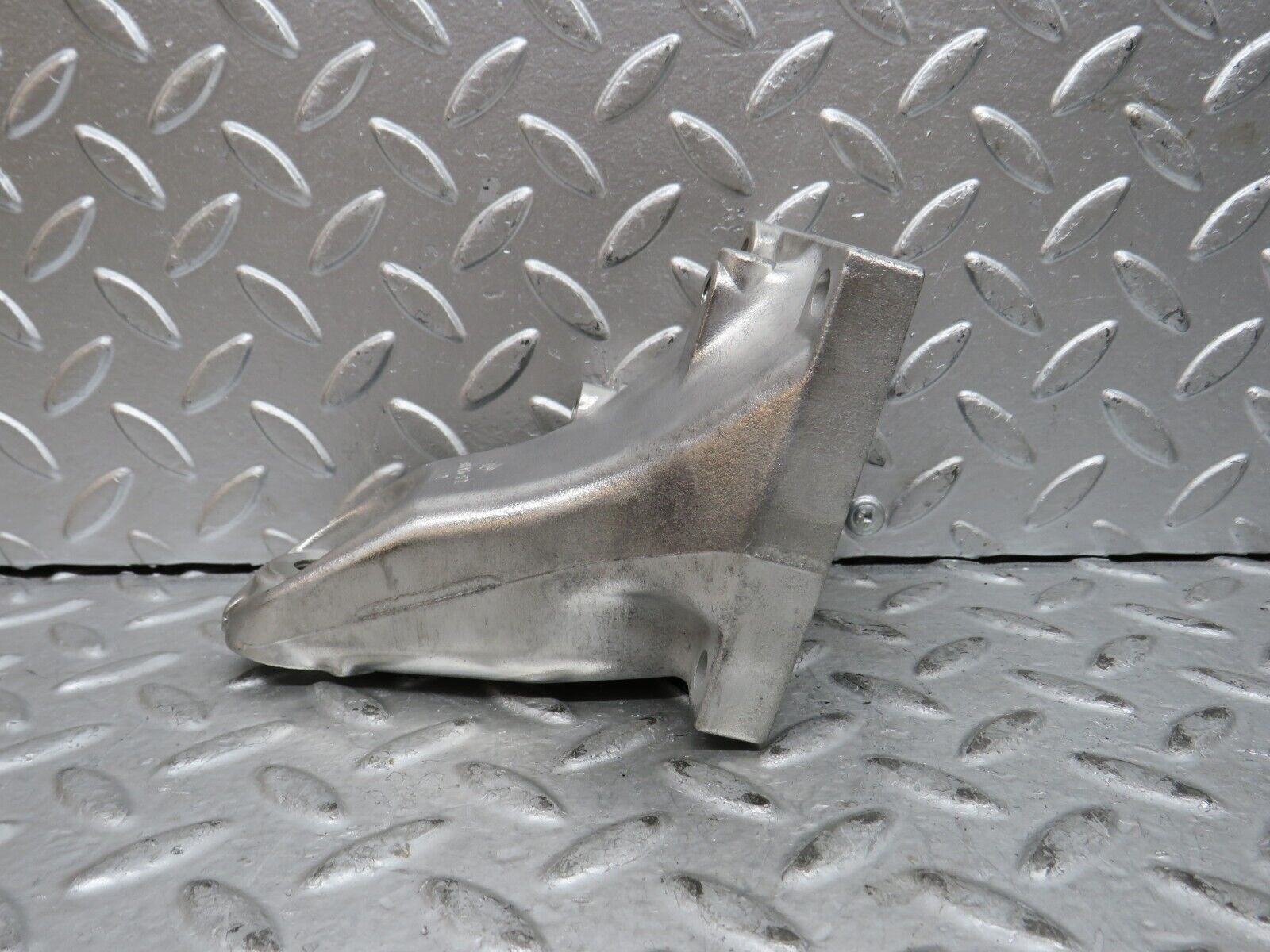 29033 Mercedes-Benz C124 320CE Coupe Engine Mount Bracket Left 6032236004