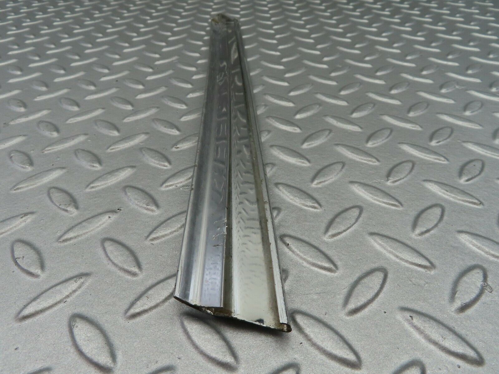 6895 Mercedes-Benz C107 350SLC Coupe Rear Left Window Chrome