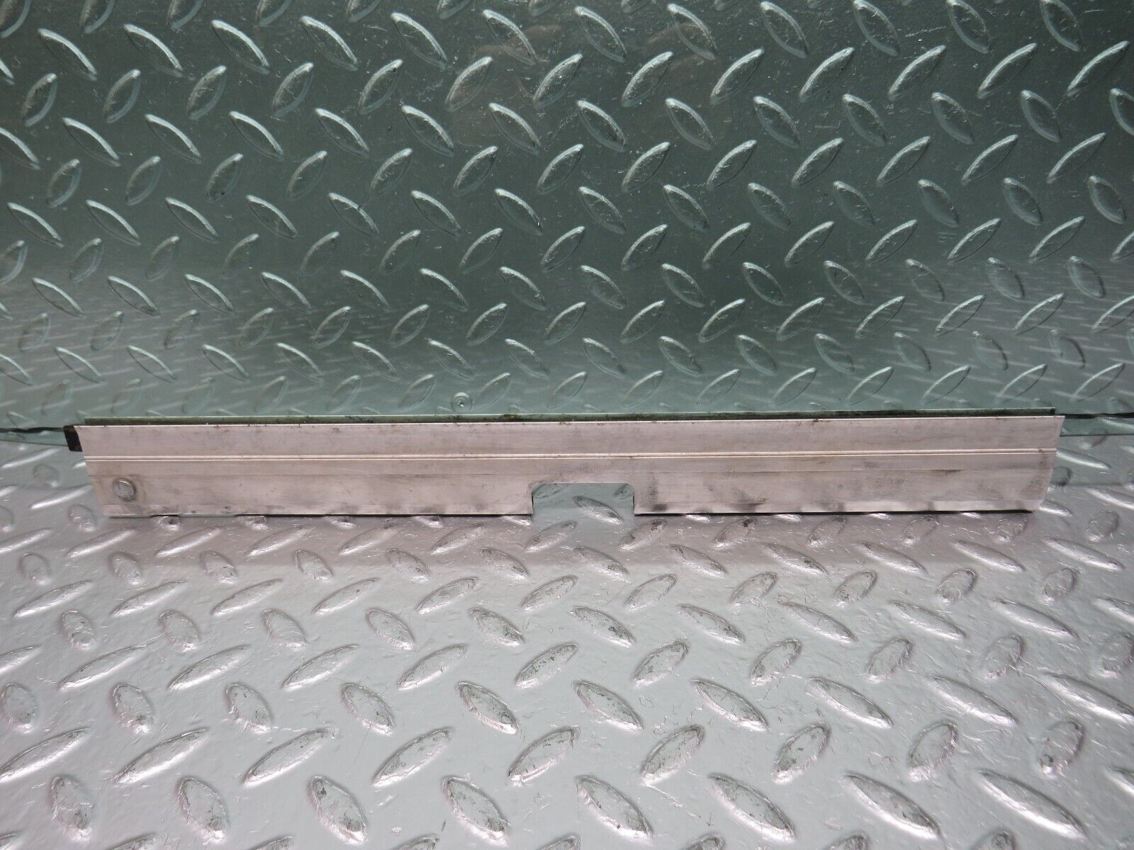 31475 Mercedes-Benz S124 220TE Wagon Front Left Door Window Glass