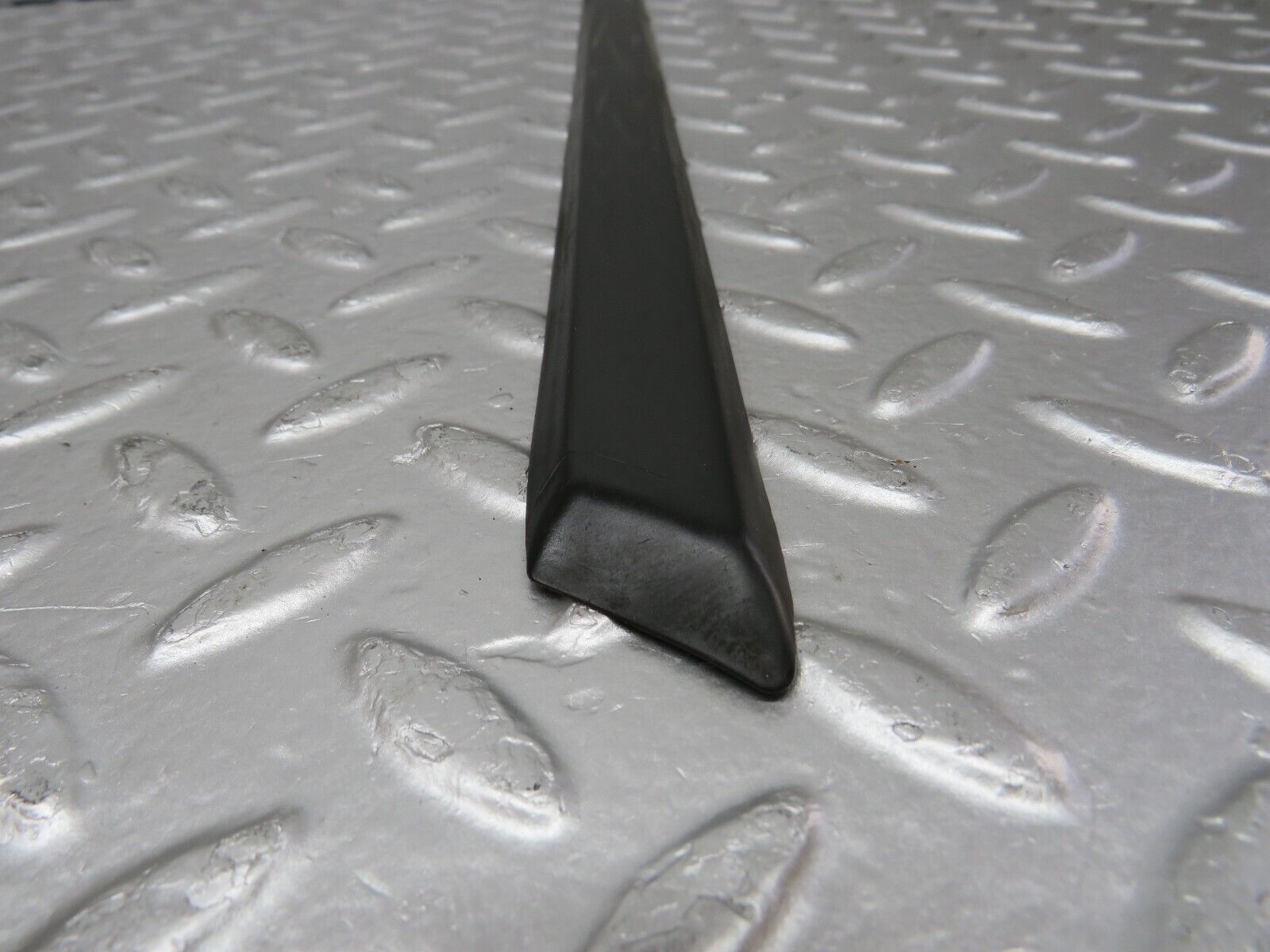 30790 Mercedes-Benz W201 190E 2.0L Rear Right Fender Wing Centre Moulding Trim