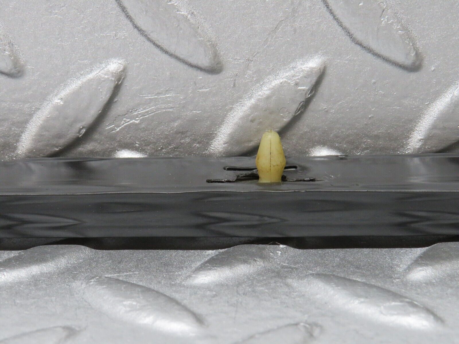 37440 Mercedes-Benz W109 300SEL Front Left Fender Wing Centre Moulding Trim