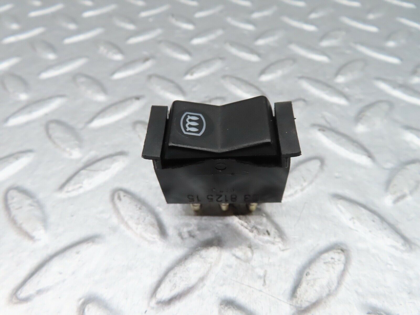 18089 Mercedes-Benz W123 200 Rear Heated Windscreen Switch 03812515