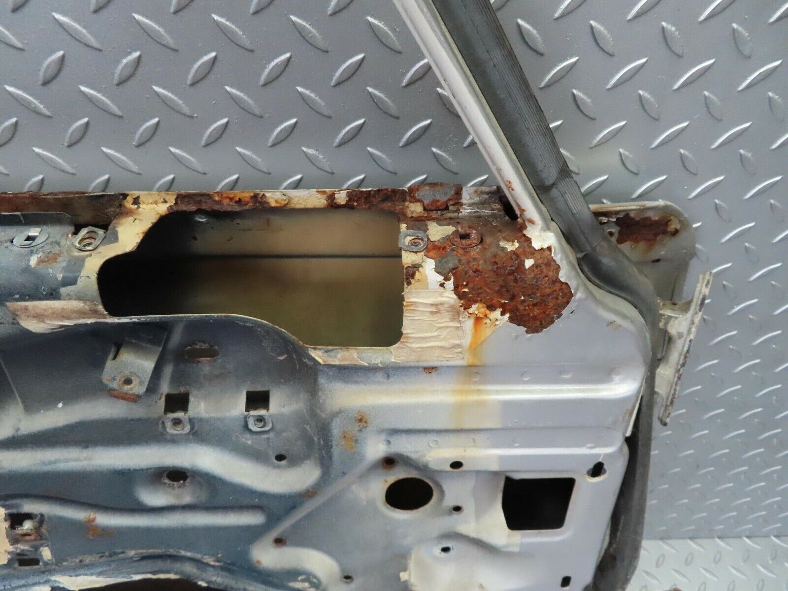 12554 Mercedes-Benz W108 280SE 3.5 Front Left Door