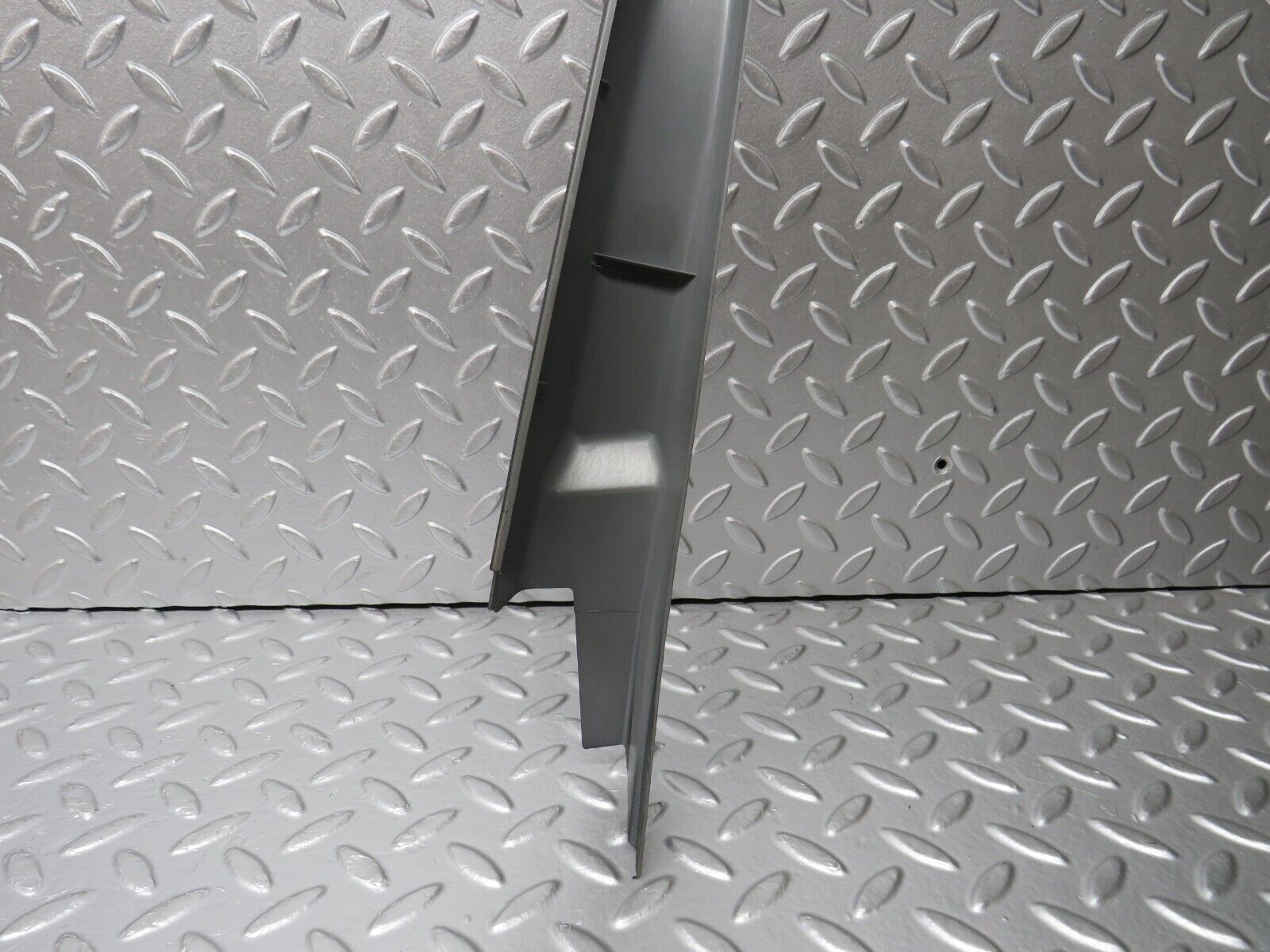 32285 Mercedes-Benz W220 S430 Front Left Door Window Frame Trim 2207250171