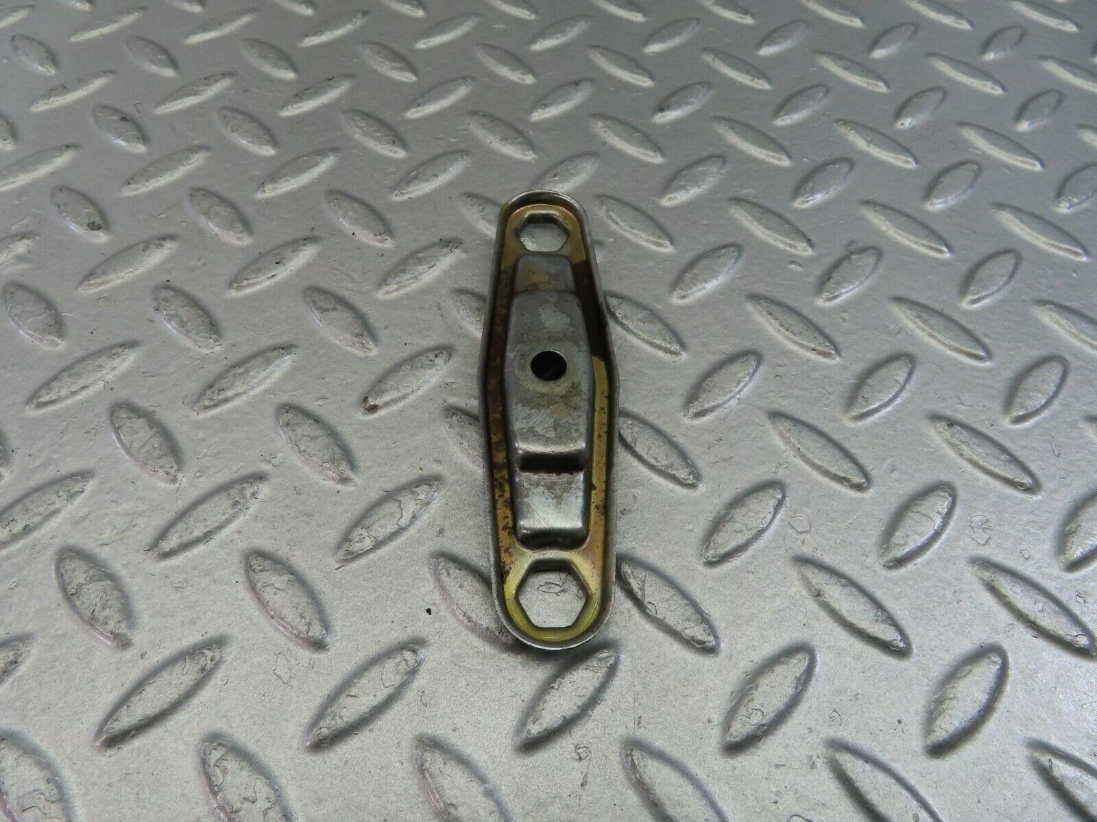 10082 Mercedes-Benz C123 230CE Coupe Fuel Injector Nozzle Clamp Bracket