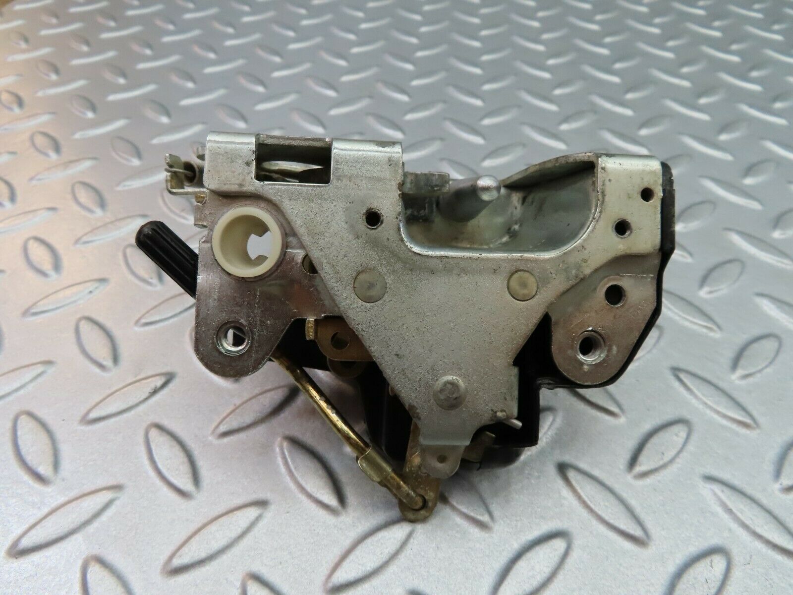 5819 Mercedes-Benz W123 200 Front Left Door Lock Mechanism 1237230108