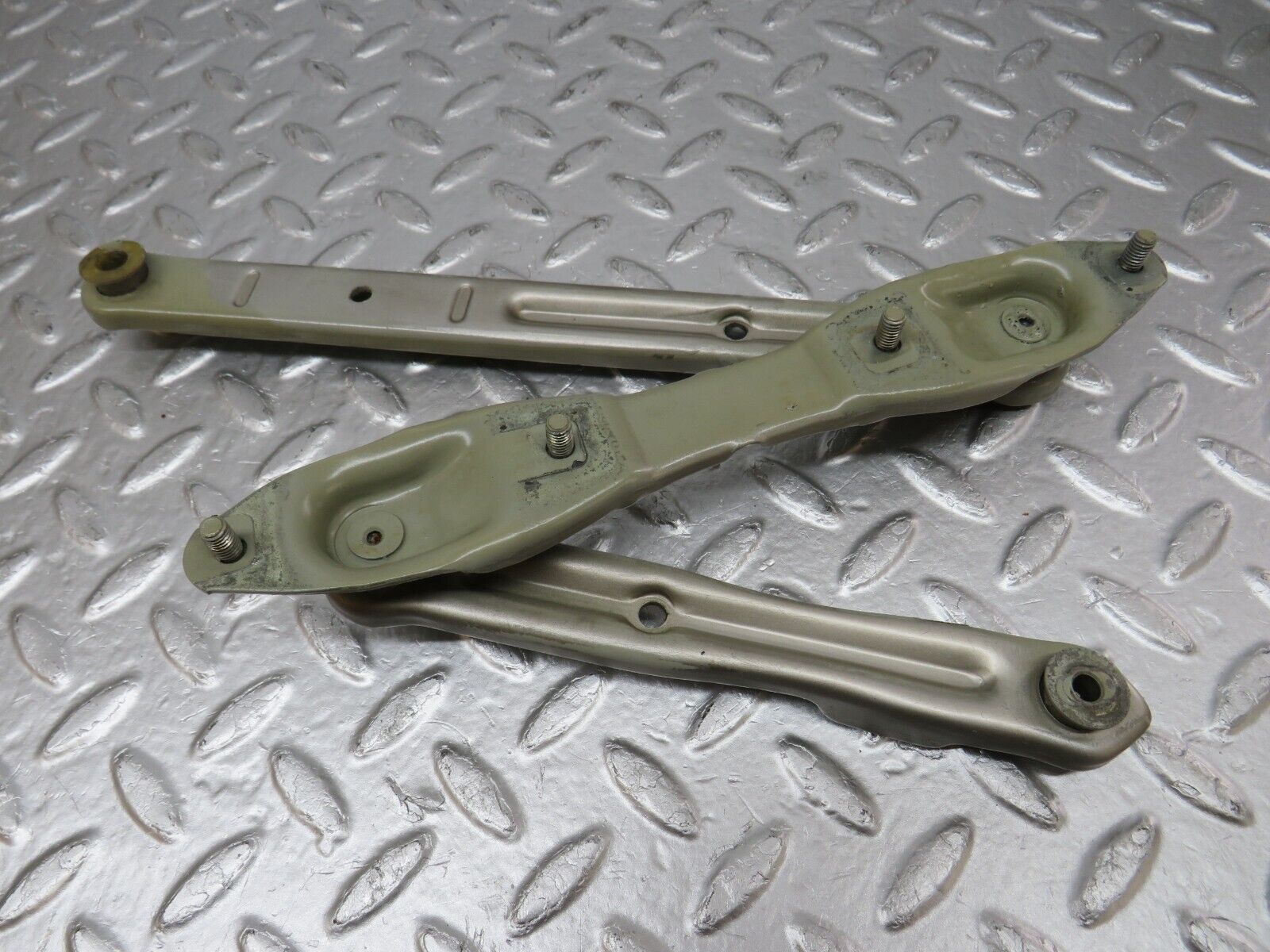 33723 Mercedes-Benz W201 190E 2.0L Bonnet Hinge Right Side