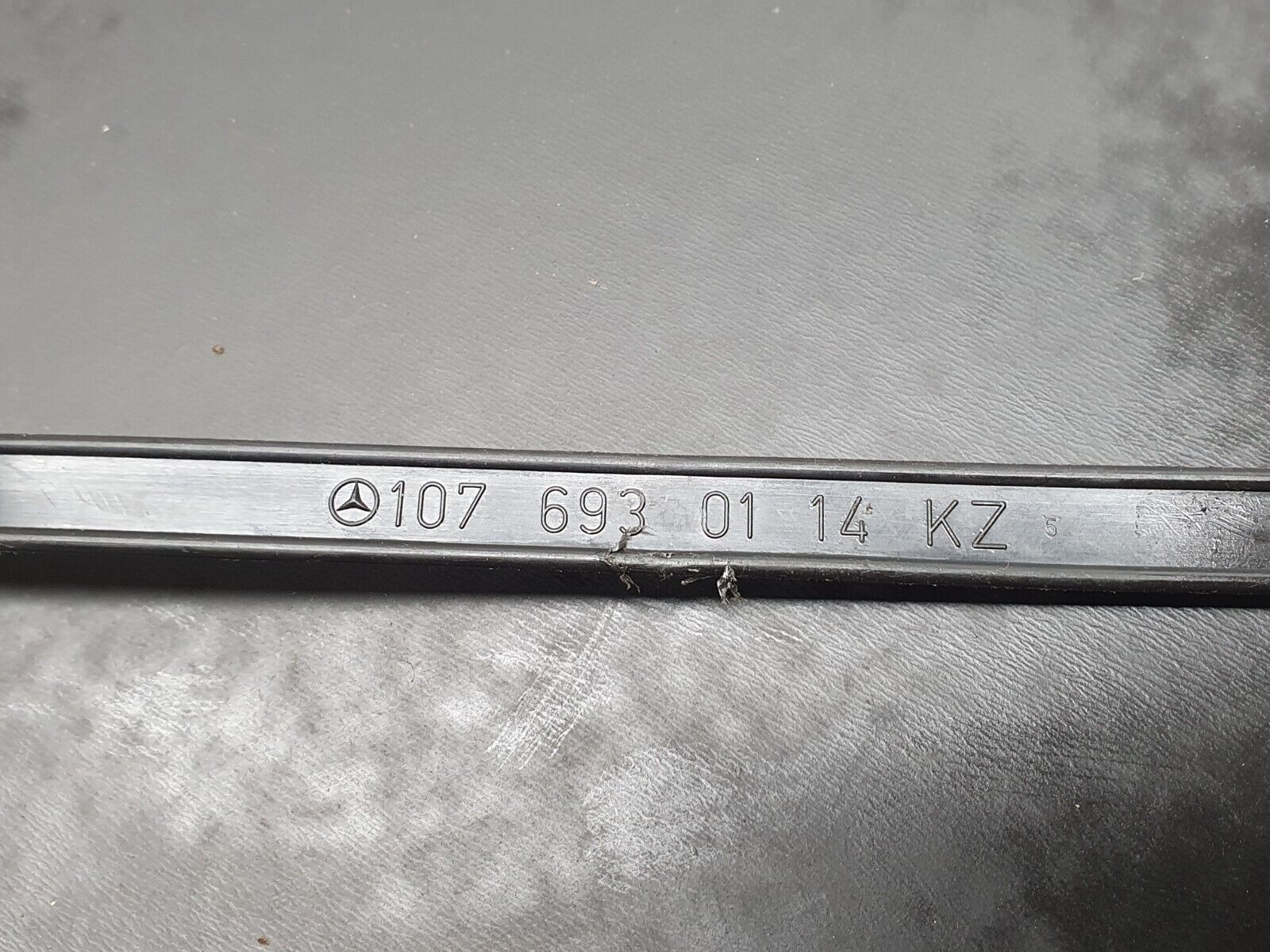 41126 Mercedes-Benz W126 300SE Spare Wheel Cover 1076930114