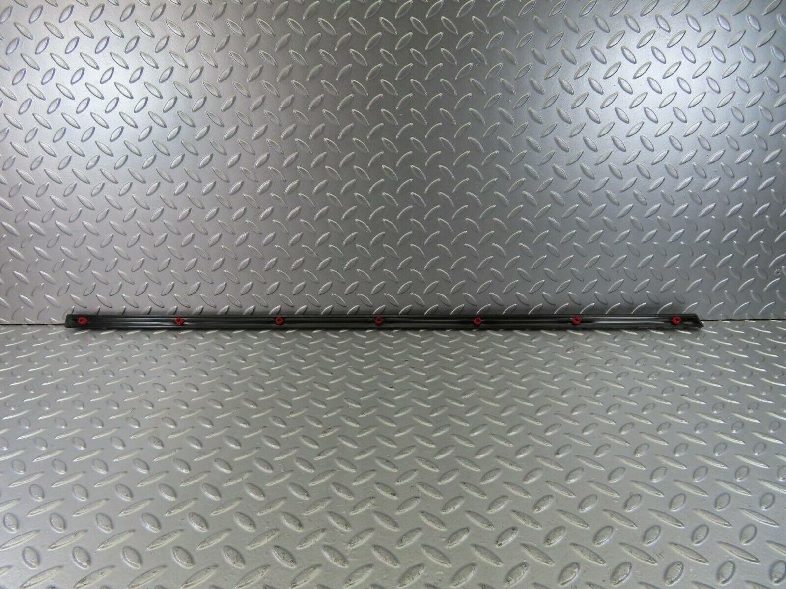 10249 Mercedes-Benz W123 Rear Left Door Centre Moulding Trim