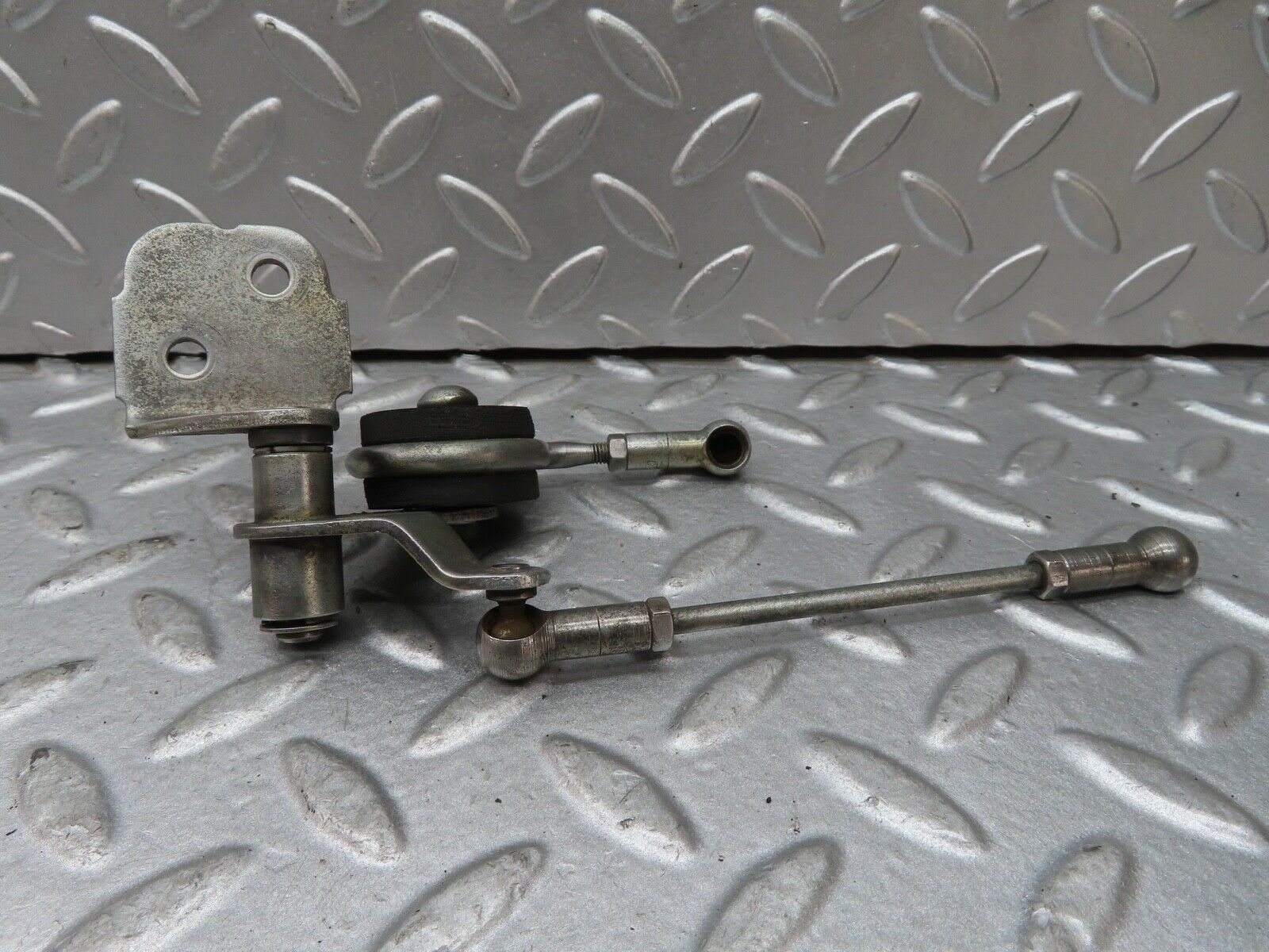 17745 Mercedes-Benz W116 450SEL Accelerator Linkage 1163010185