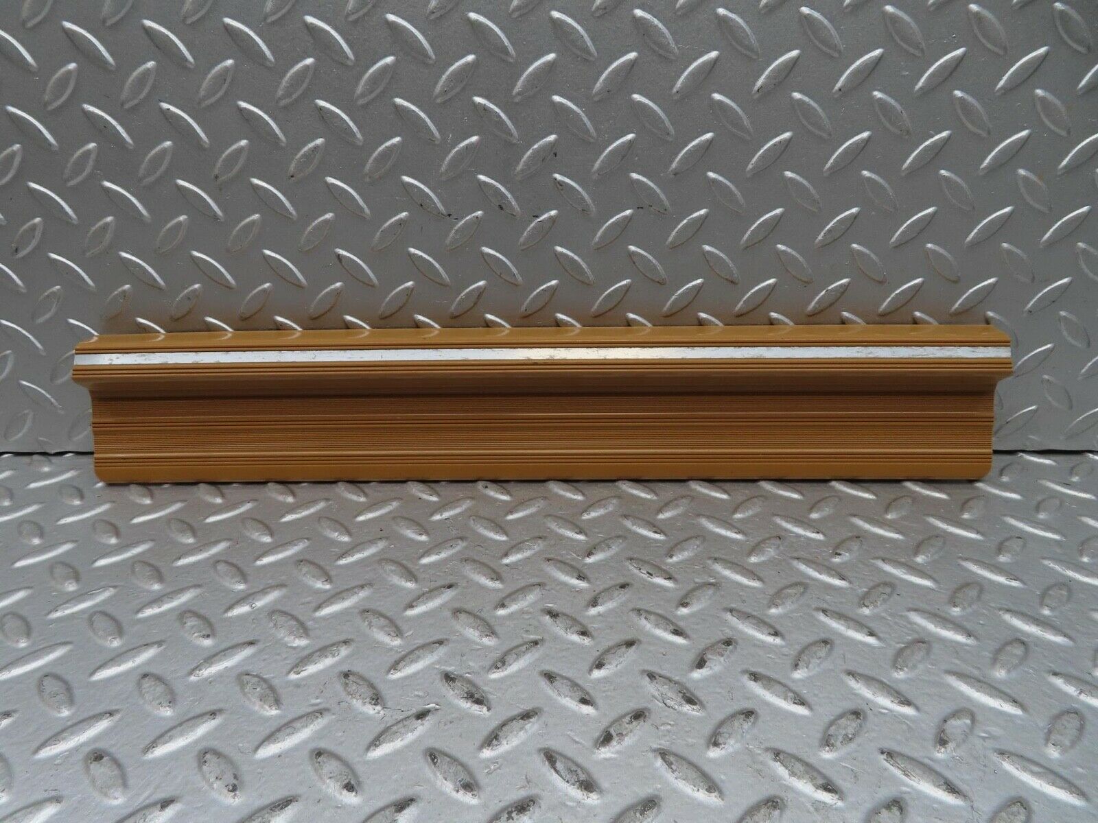 15856 Mercedes-Benz W123 280E Rear Left Door Sill Trim Beige