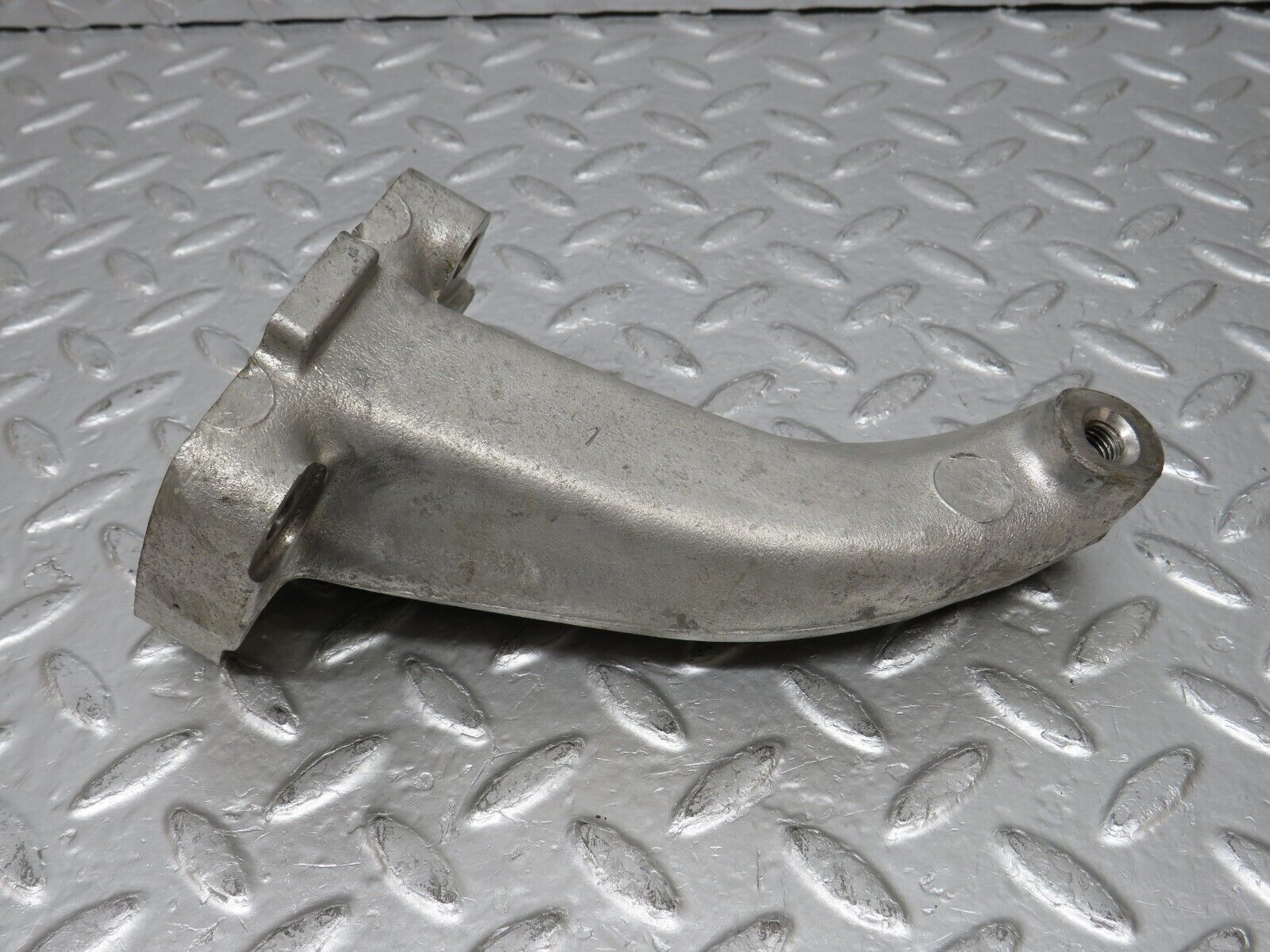 31046 Mercedes-Benz W123 200D Engine Mount Bracket Left Side 6152231304