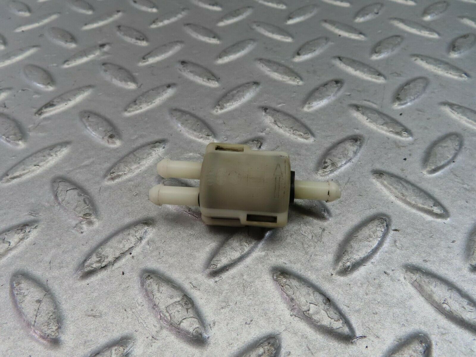 9739 Mercedes-Benz C123 280CE Coupe Windscreen Washer Valve