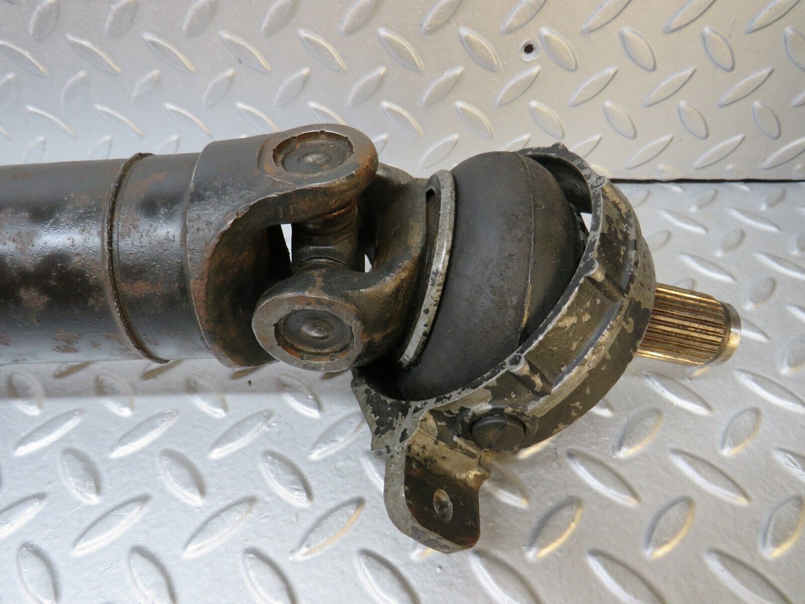 37588 Mercedes-Benz W109 300SEL Prop Shaft 1084130112