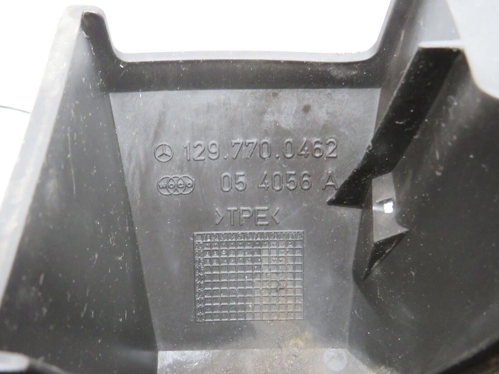 39399 Mercedes-Benz R129 320SL Coupe Roof Folding Lift Cylinder Cover R 1297700462