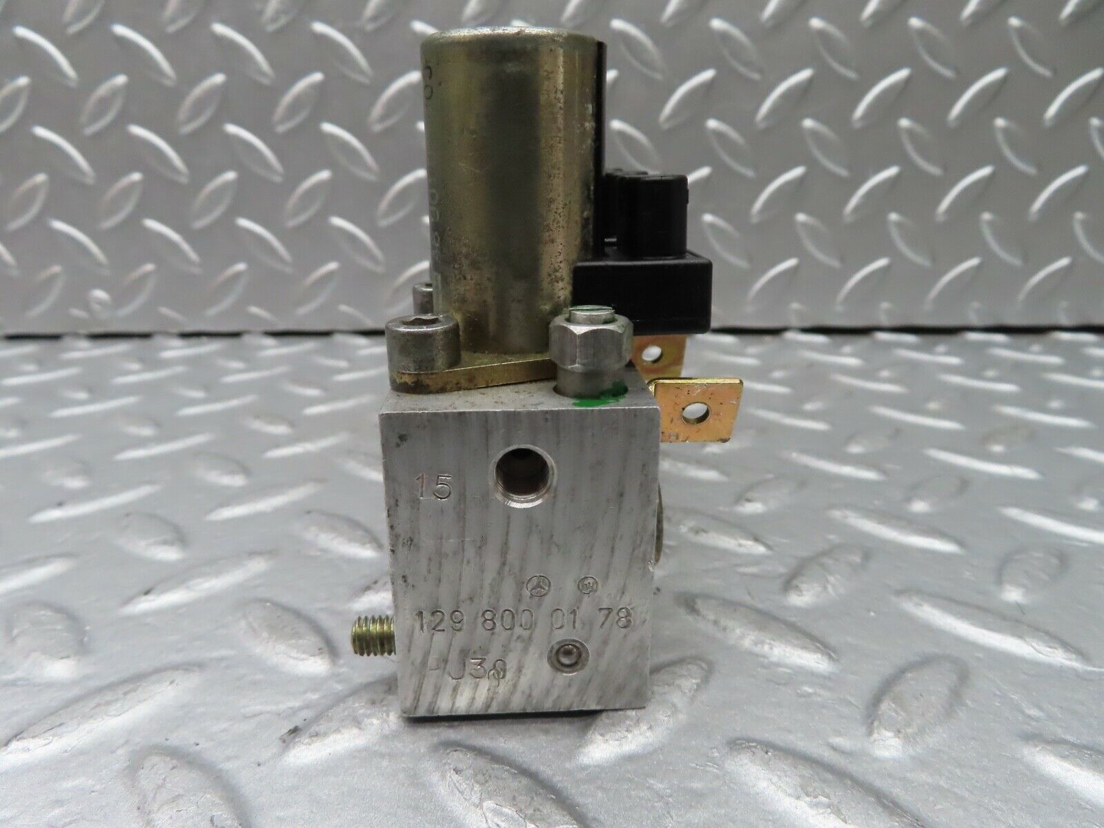 19856 Mercedes-Benz R129 300SL Coupe Soft Top Hydraulic Valve Block 1298000178