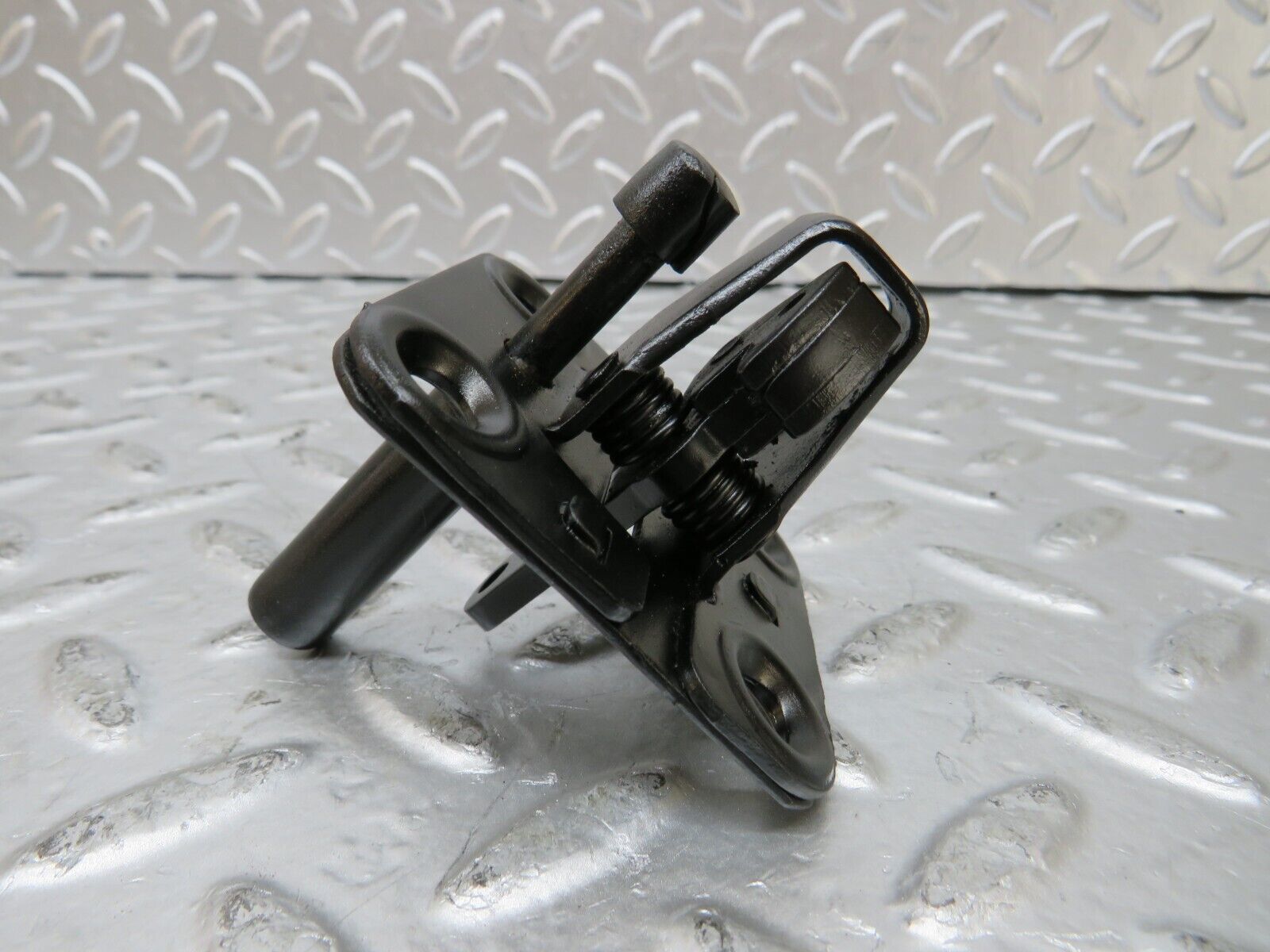 26120 Mercedes-Benz W116 450SE Bonnet Lock Catch