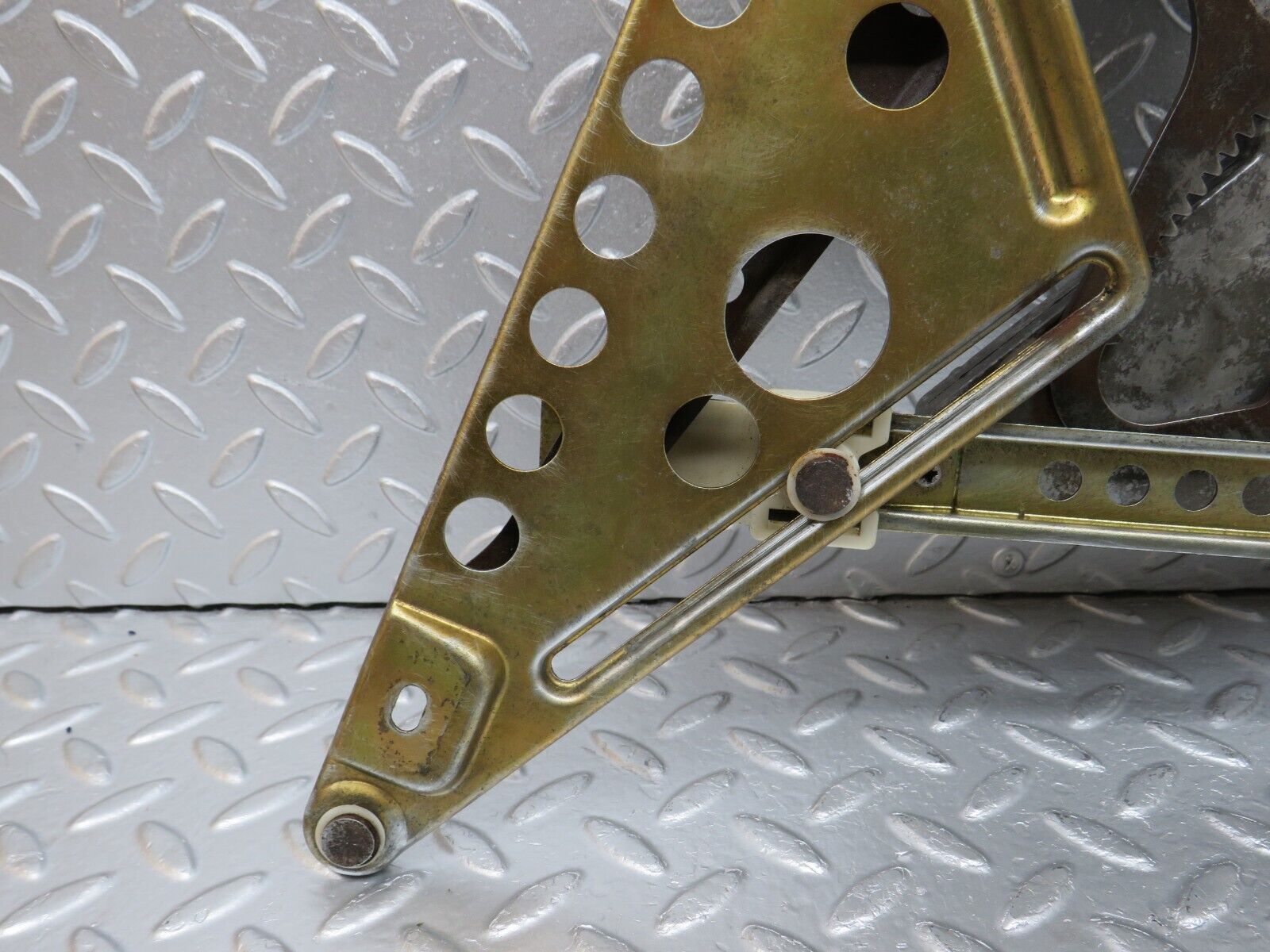 34299 Mercedes-Benz C126 380SEC Coupe Rear Left Power Window Regulator