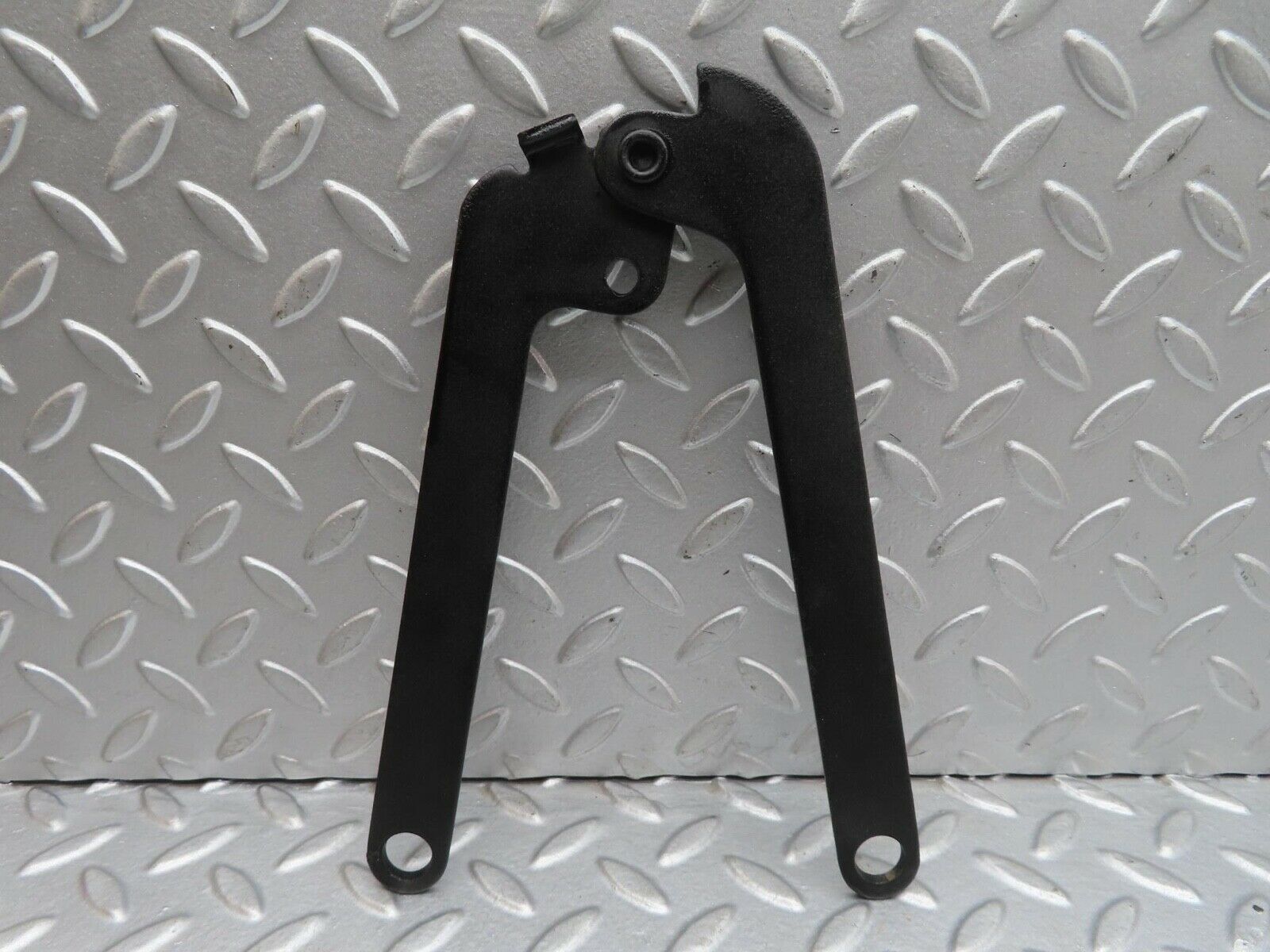 13886 Mercedes-Benz C107 280SLC Bonnet Hinge Right Side