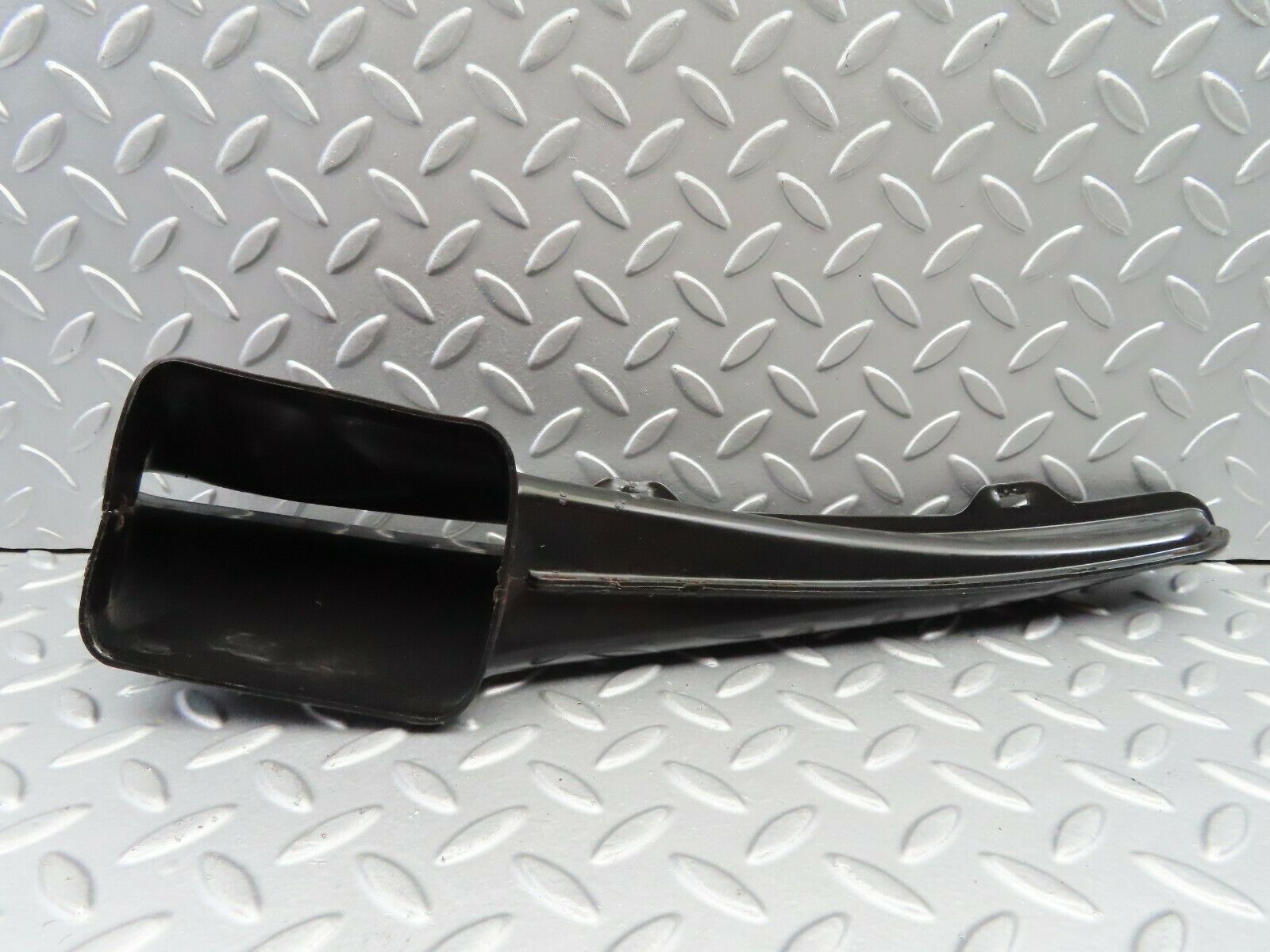 6932 Mercedes-Benz C107 350SLC Coupe Dashboard Air Vent Right Side