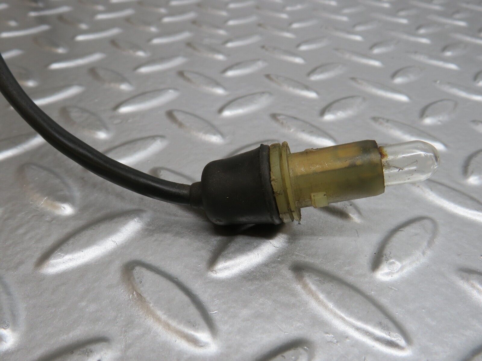 29593 Mercedes-Benz W124 230E Front Wing Indicator Cable Wire 1249971881