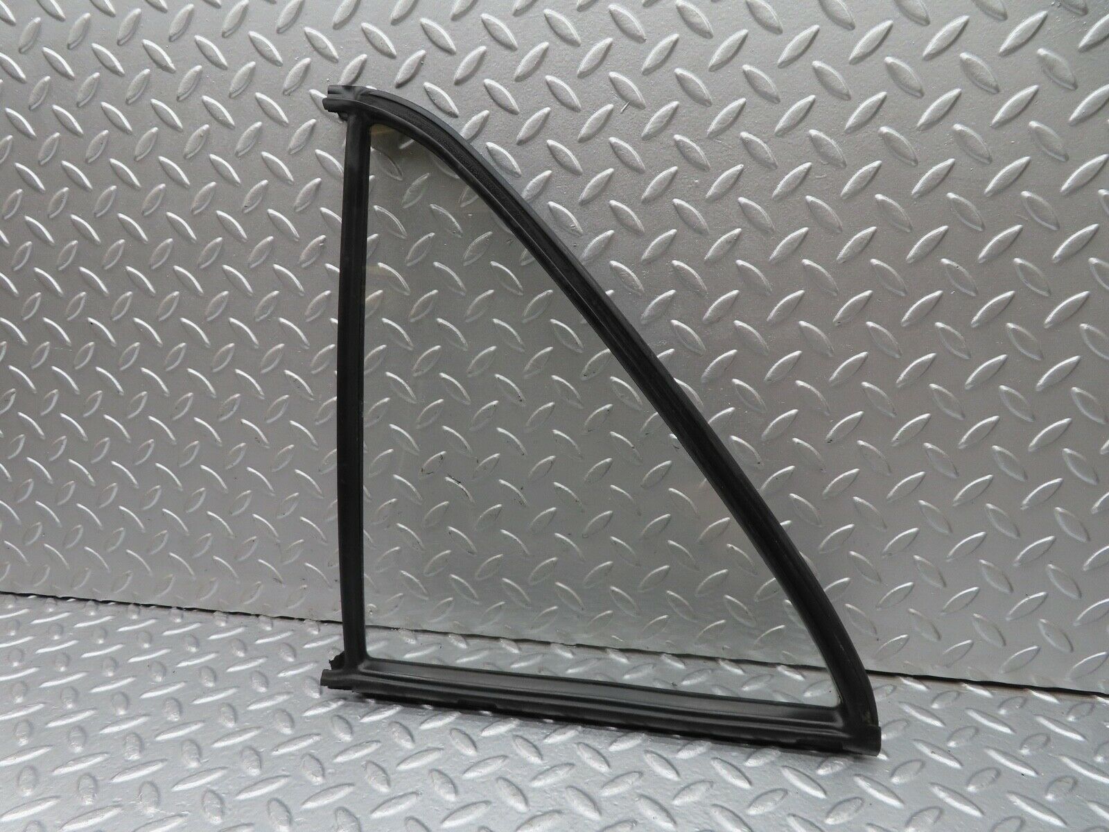 18074 Mercedes-Benz W123 200 Rear Left Quarter Window Glass 1237350124