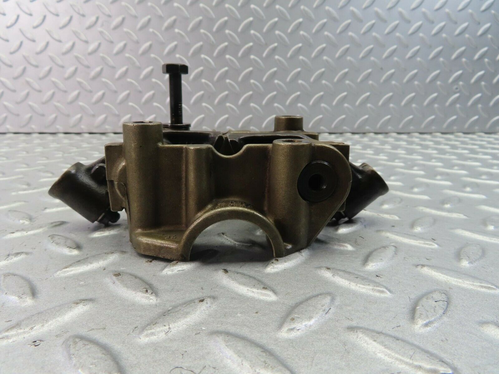 8577 Mercedes-Benz S123 Rocker Arms Camshaft Bearing Block 1020512110