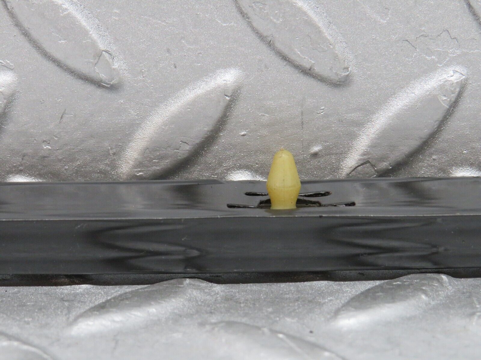 37440 Mercedes-Benz W109 300SEL Front Left Fender Wing Centre Moulding Trim