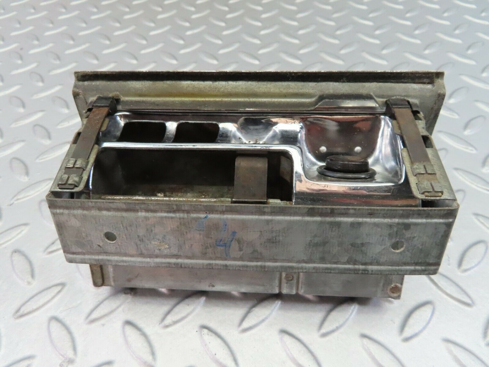 7330 Mercedes-Benz W116 450SE Centre Console Ashtray