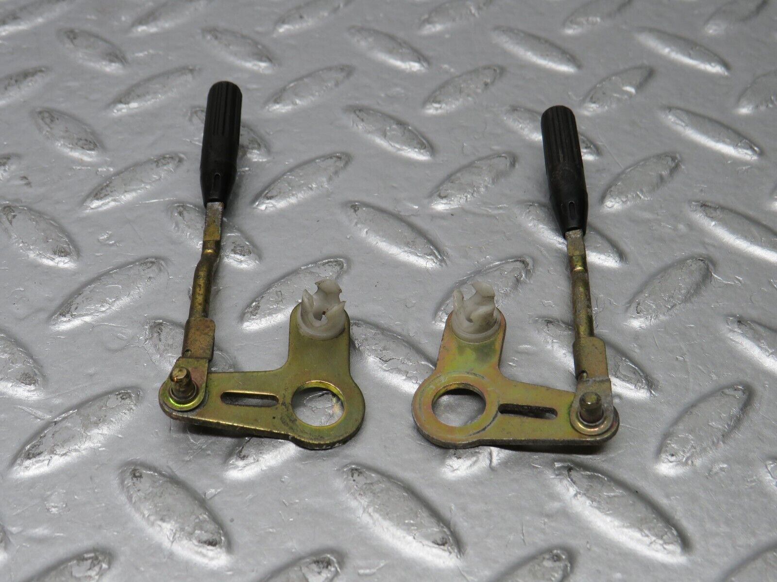 38915 Mercedes-Benz W201 190E 2.6L Rear Door Lock Knob