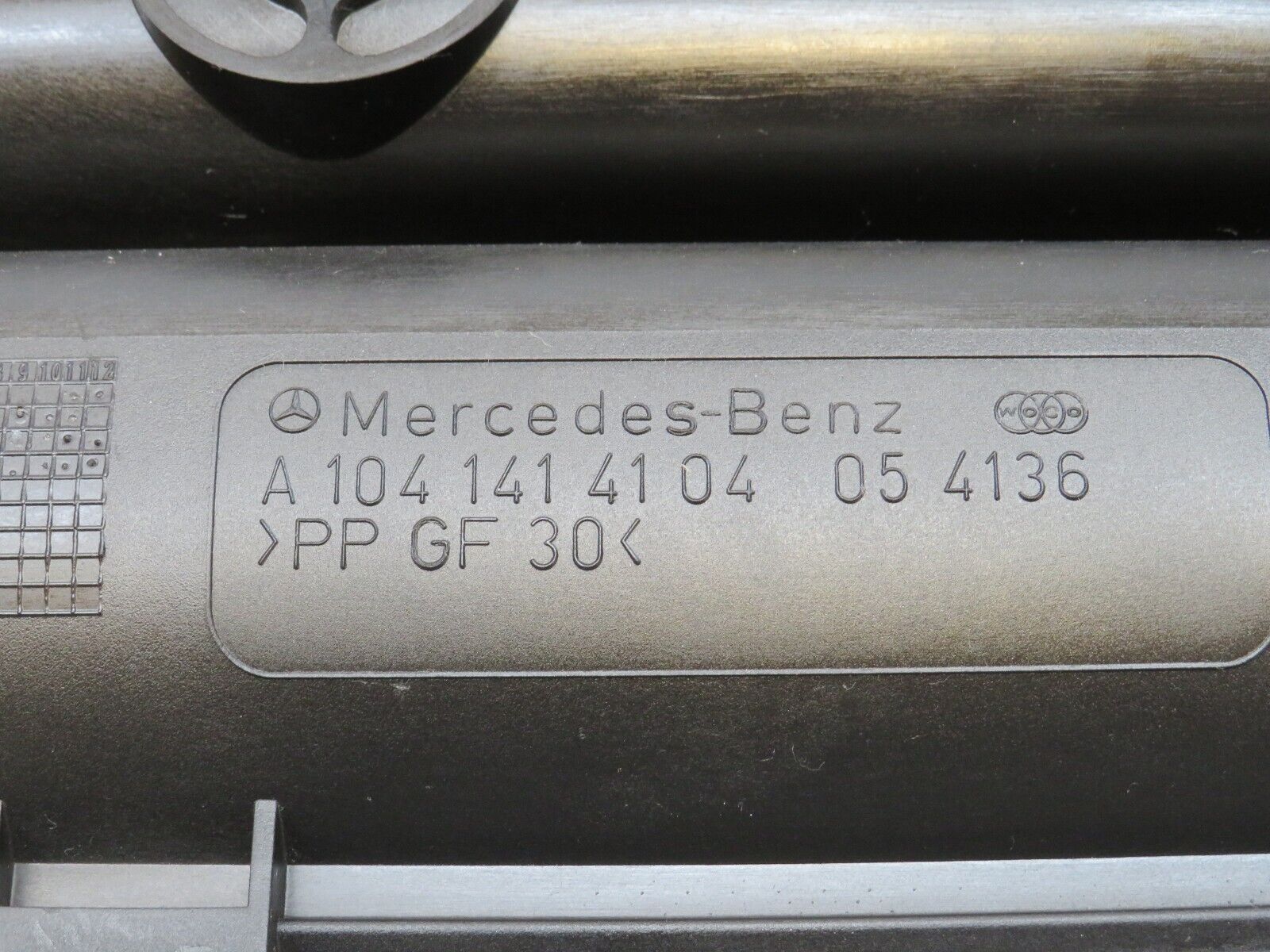 25000 Mercedes-Benz W140 S320 Engine Bay Air Duct 1041414104