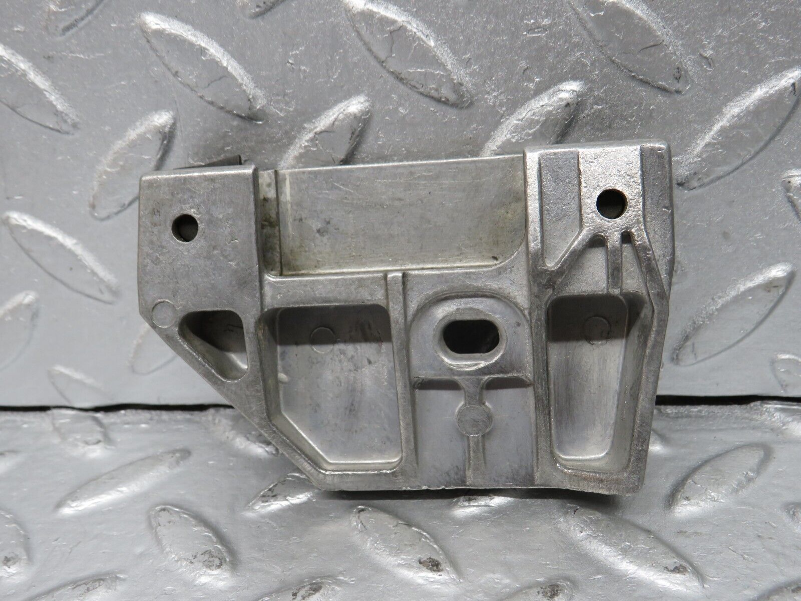 39728 Mercedes-Benz R129 320SL Coupe Door Window Guide Bracket 1247250132 1247250232