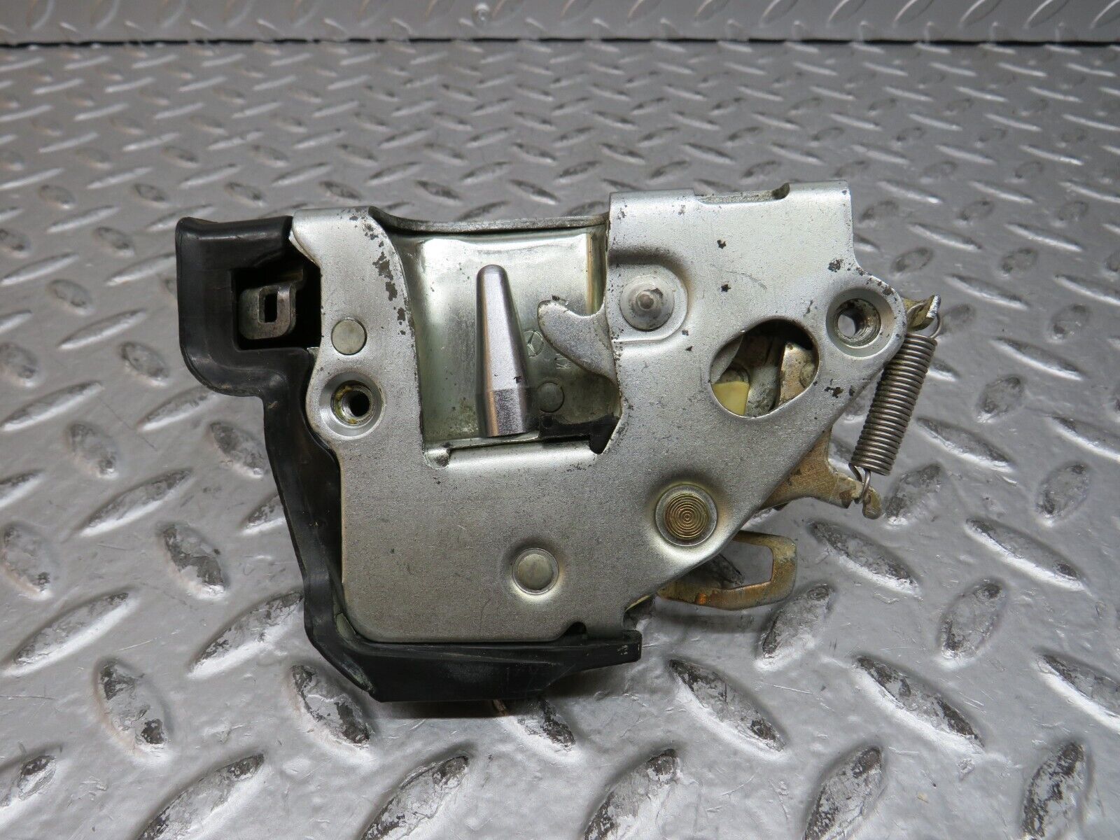 28742 Mercedes-Benz W123 230E Rear Left Door Lock Mechanism 1237230108