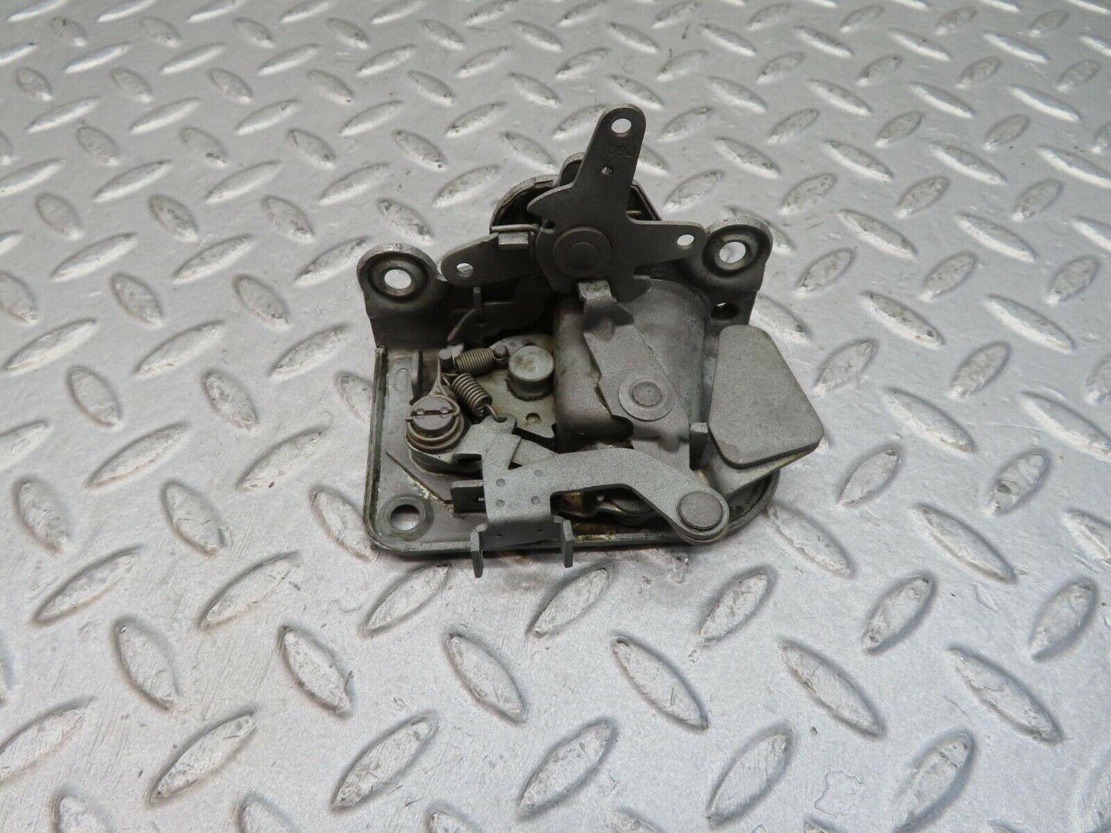 12350 Mercedes-Benz W108 280SE 3.5 Front Left Door Lock Mechanism