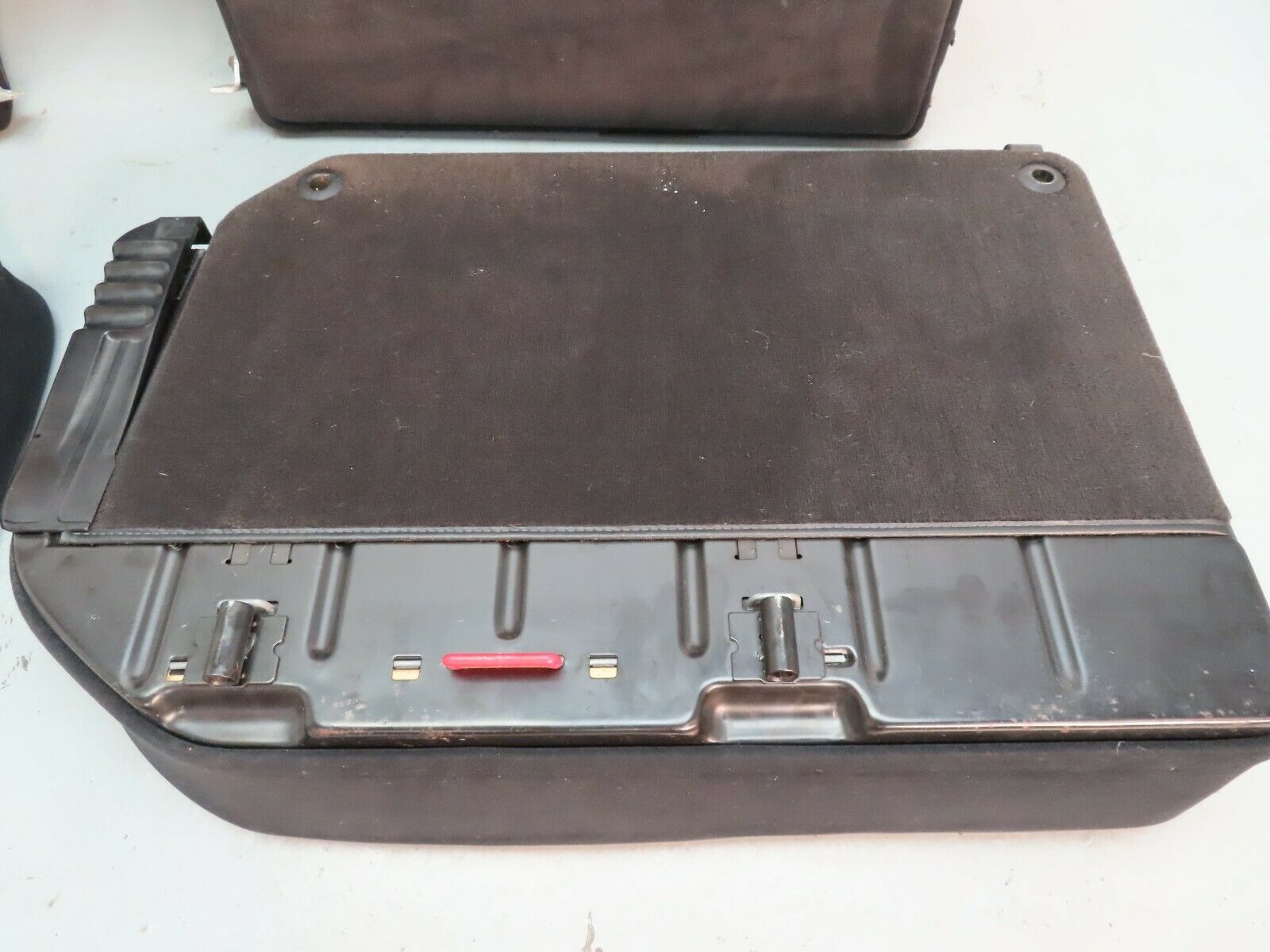 6661 Mercedes-Benz S124 E220 Wagon Rear Seat