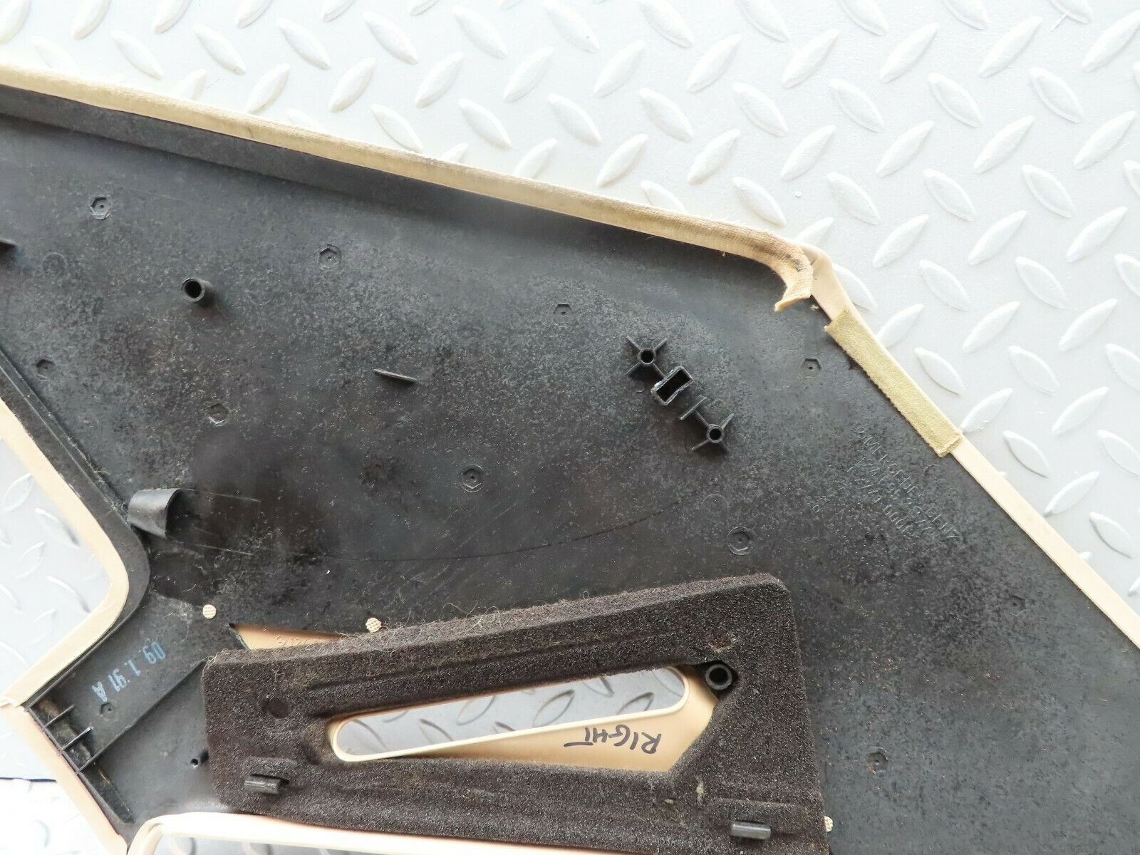 5449 Mercedes-Benz W124 230E C Pillar Panel Right 1246952844