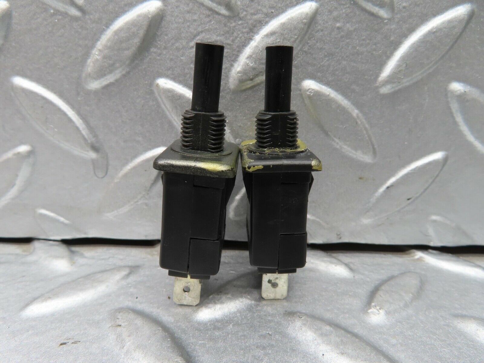 14481 Mercedes-Benz W116 350SE Door Contact Switch 0008213252