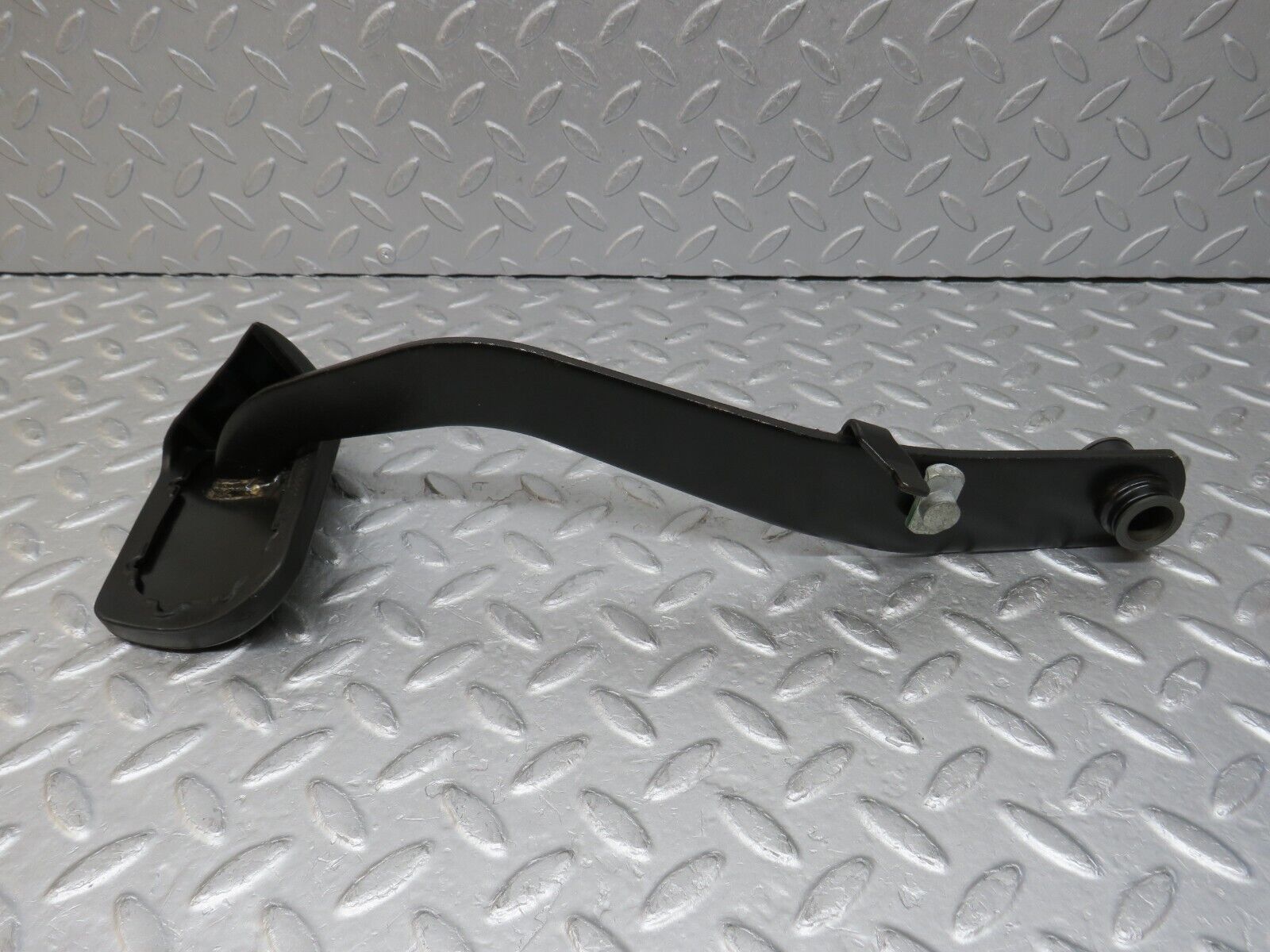 36536 Mercedes-Benz W201 190E 2.0L Brake Pedal With Rubber 1232910082
