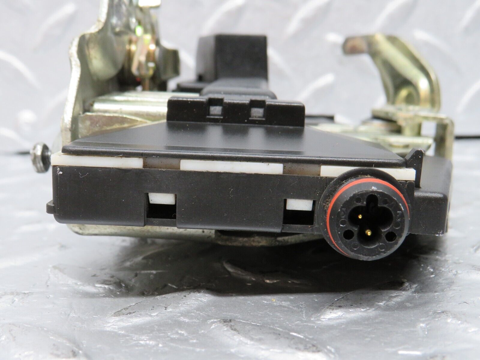 39465 Mercedes-Benz R129 320SL Coupe Left Door Lock Mechanism