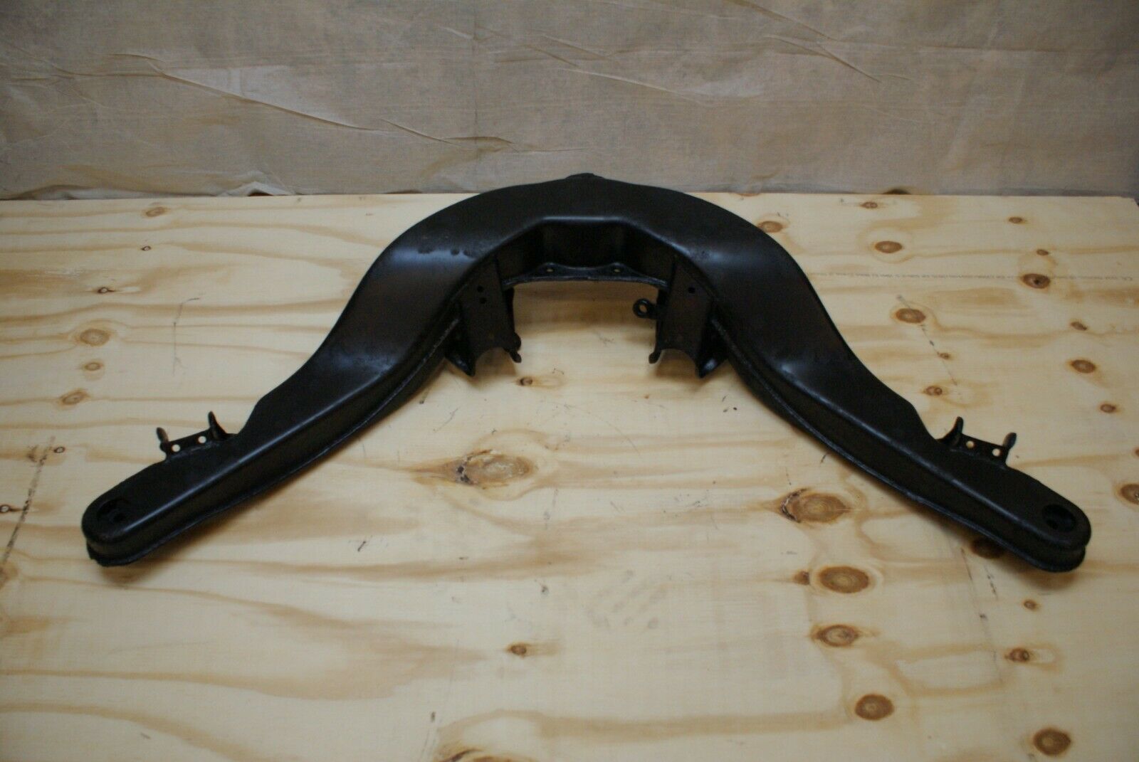 2484 Mercedes-Benz W123 280E Rear Subframe Axle Carrier Suspension