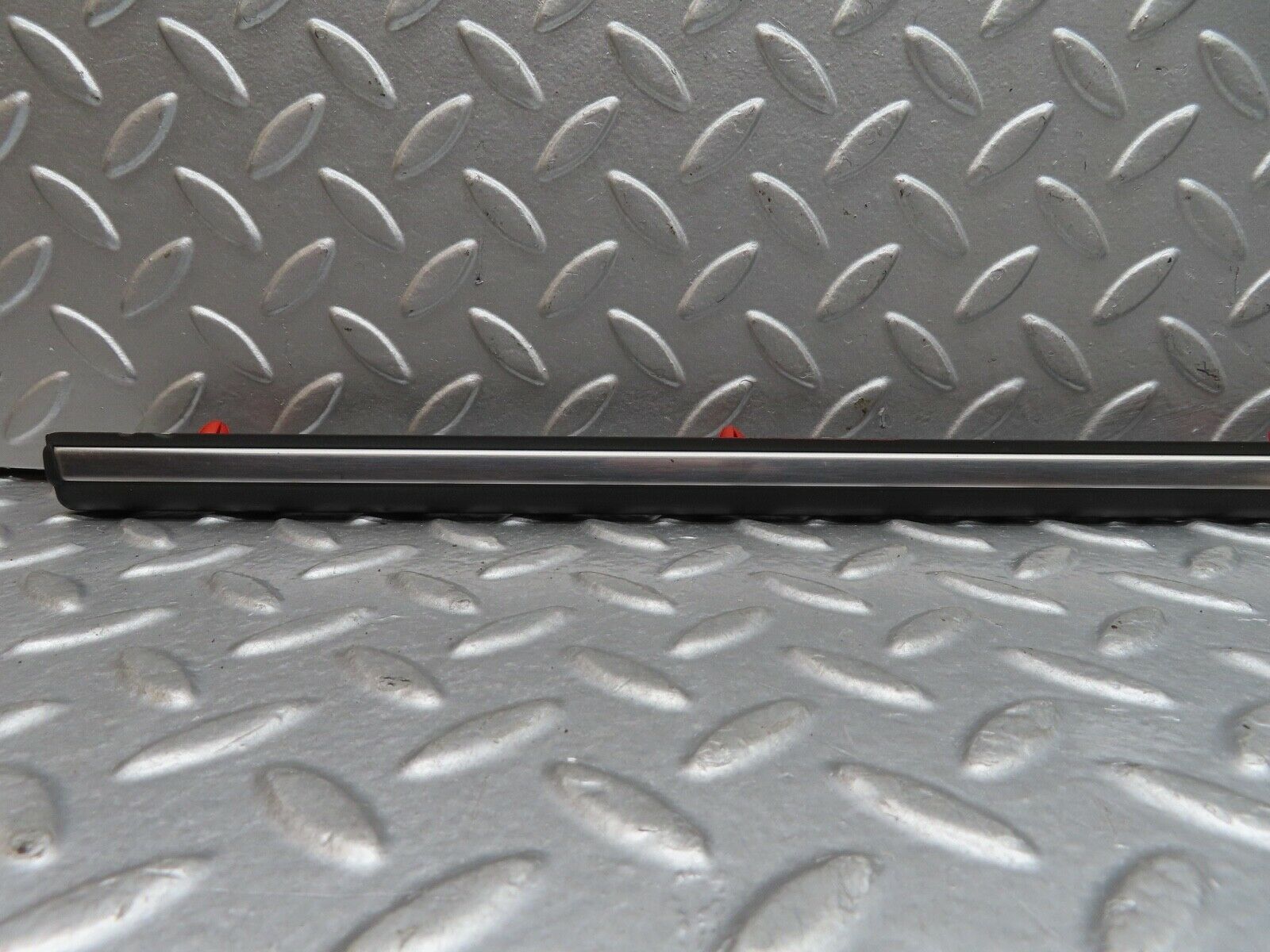 19063 Mercedes-Benz W123 300D Rear Right Door Centre Moulding Trim