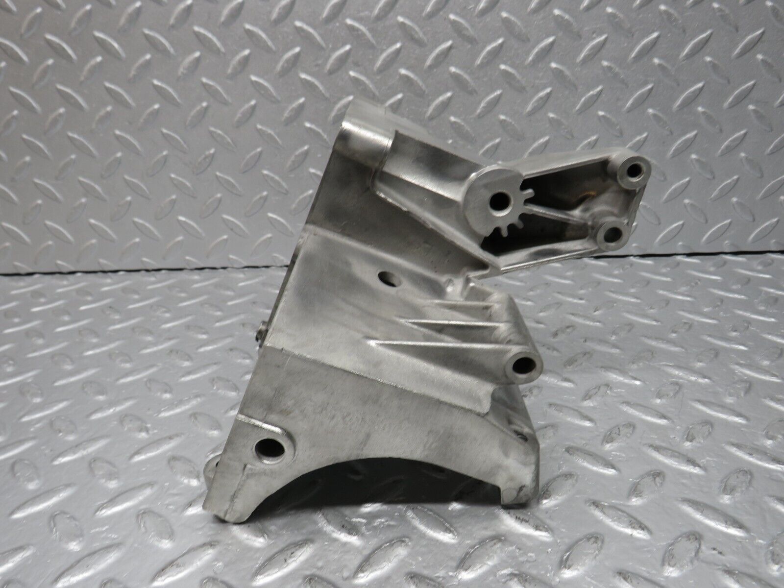 38647 Mercedes-Benz R129 280SL Coupe Power Steering Pump Bracket 1031310935